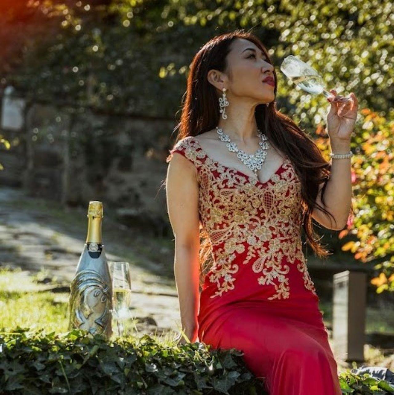 Champagne K-Over du 21e siècle, dame asiatique en argent italien pur et massif  Excellent état - En vente à Firenze, IT