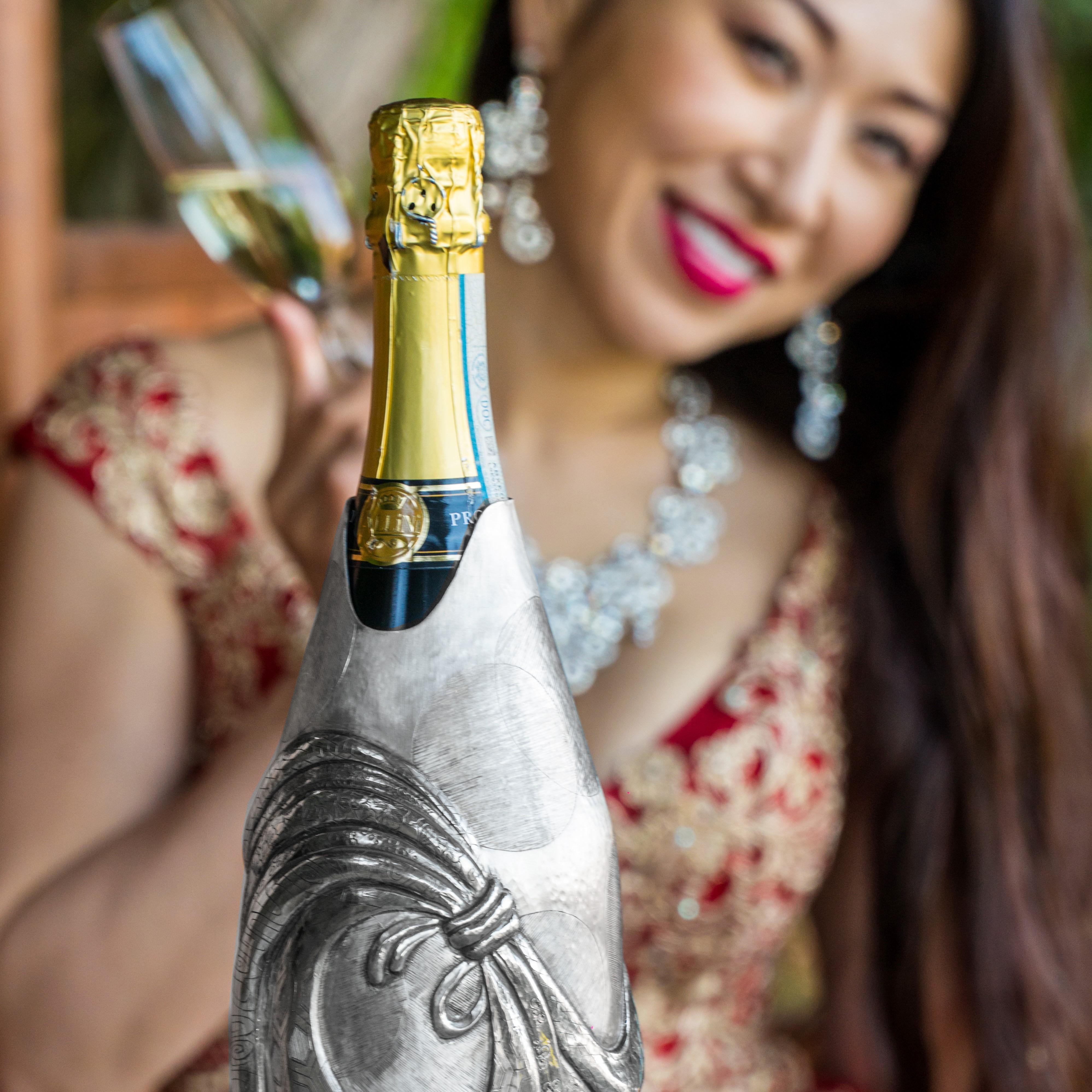 Champagne K-Over du 21e siècle, dame asiatique en argent italien pur et massif  Unisexe en vente