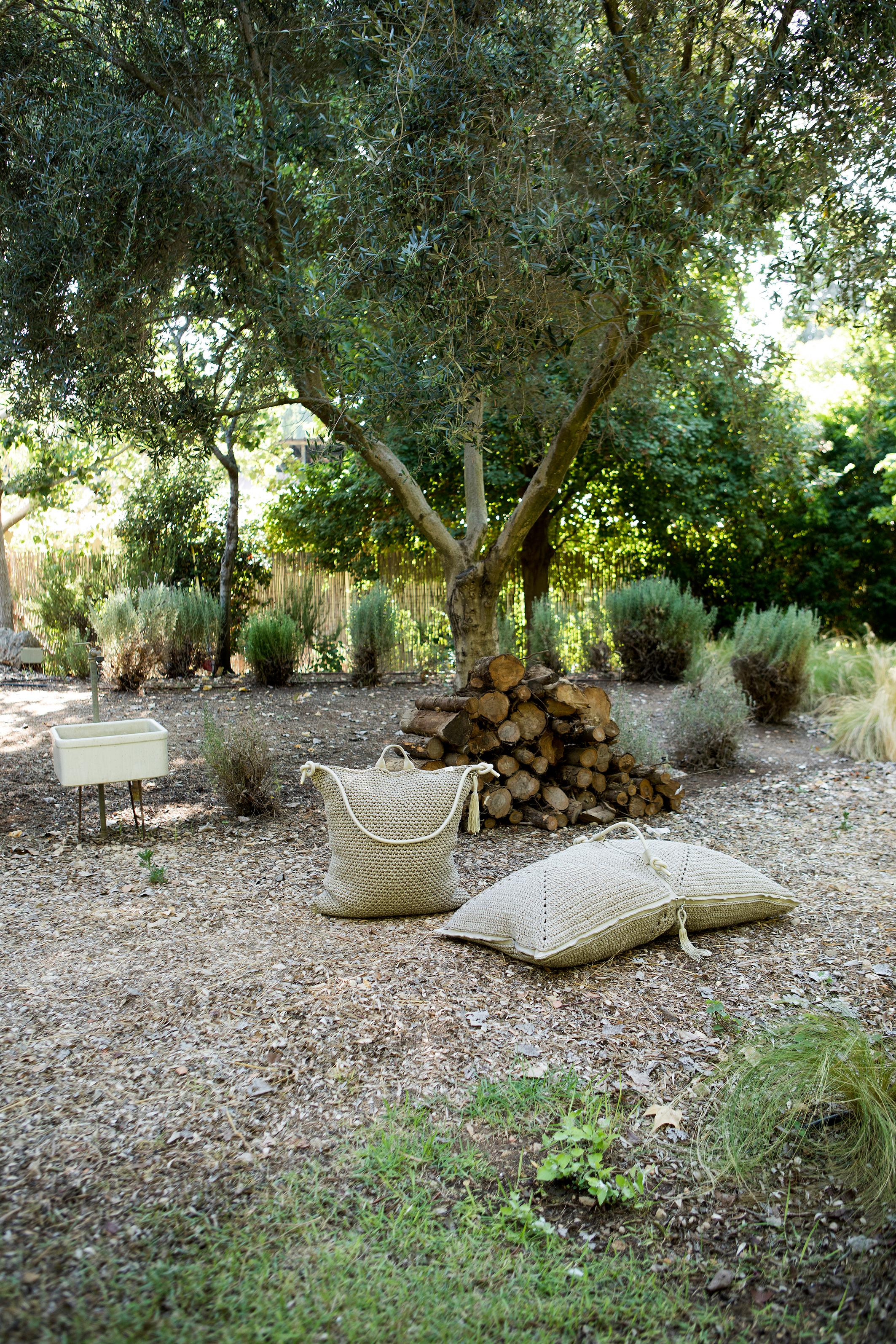 Asiatisches, handgefertigtes Bodenkissen im 21. Jahrhundert in Natur Creme für den Außenbereich im Zustand „Neu“ im Angebot in Tel Aviv, IL