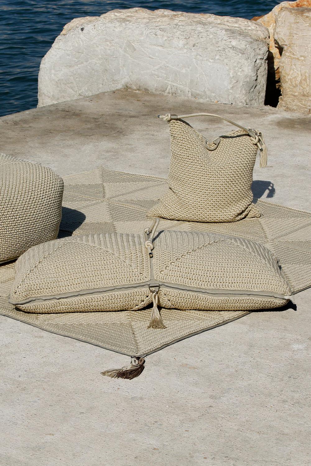 21st Century Asian Natural Cream Outdoor Indoor Handmade Floor Cushion im Zustand „Neu“ im Angebot in Tel Aviv, IL