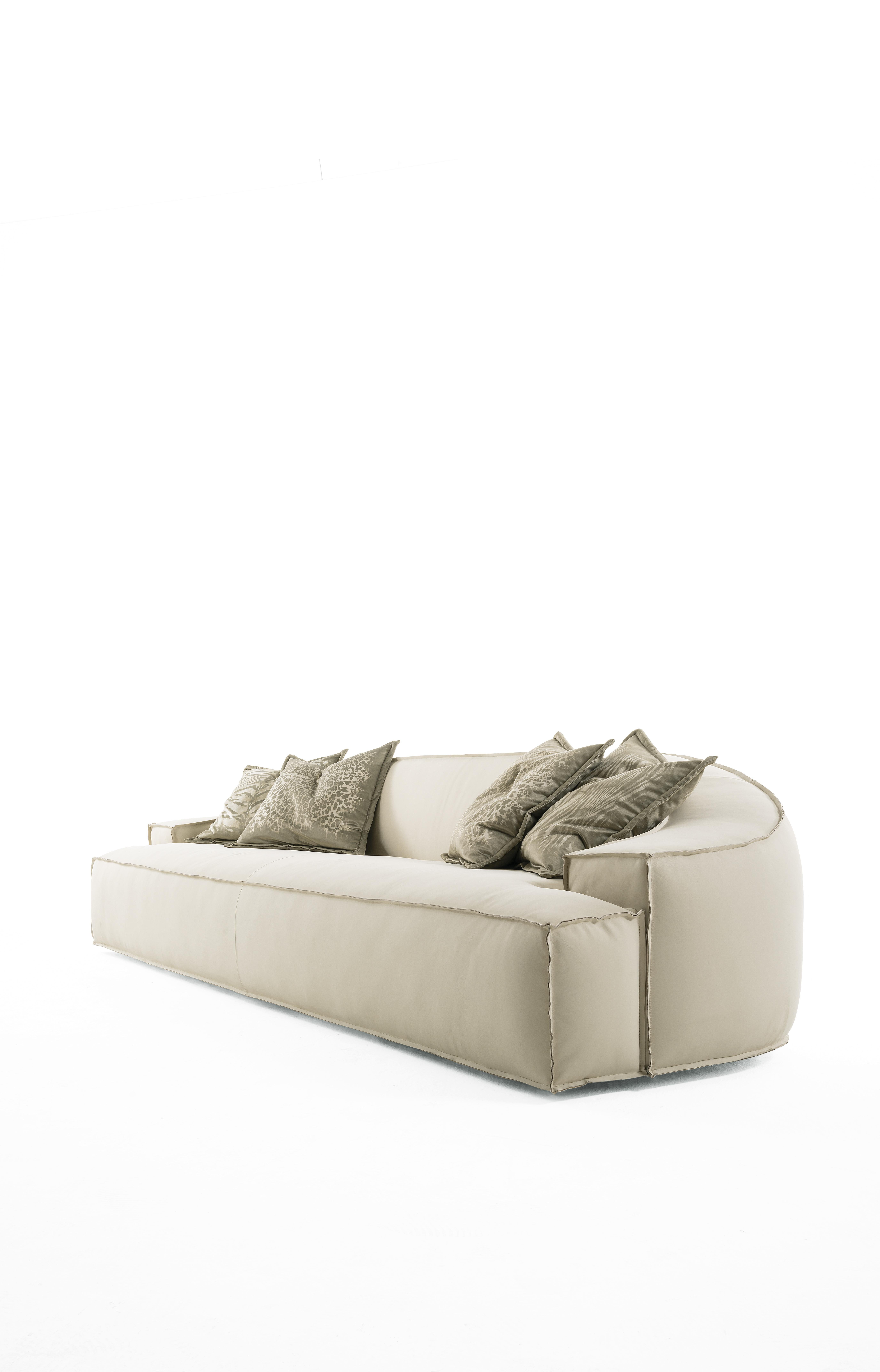 Assal is a sofa with soft and sensual shapes – an invitation to relaxation and conviviality. Its clean design and subtle elegance are enhanced by the soft leather upholstery with decorative stitching in a delicate shade of beige, while the cushions