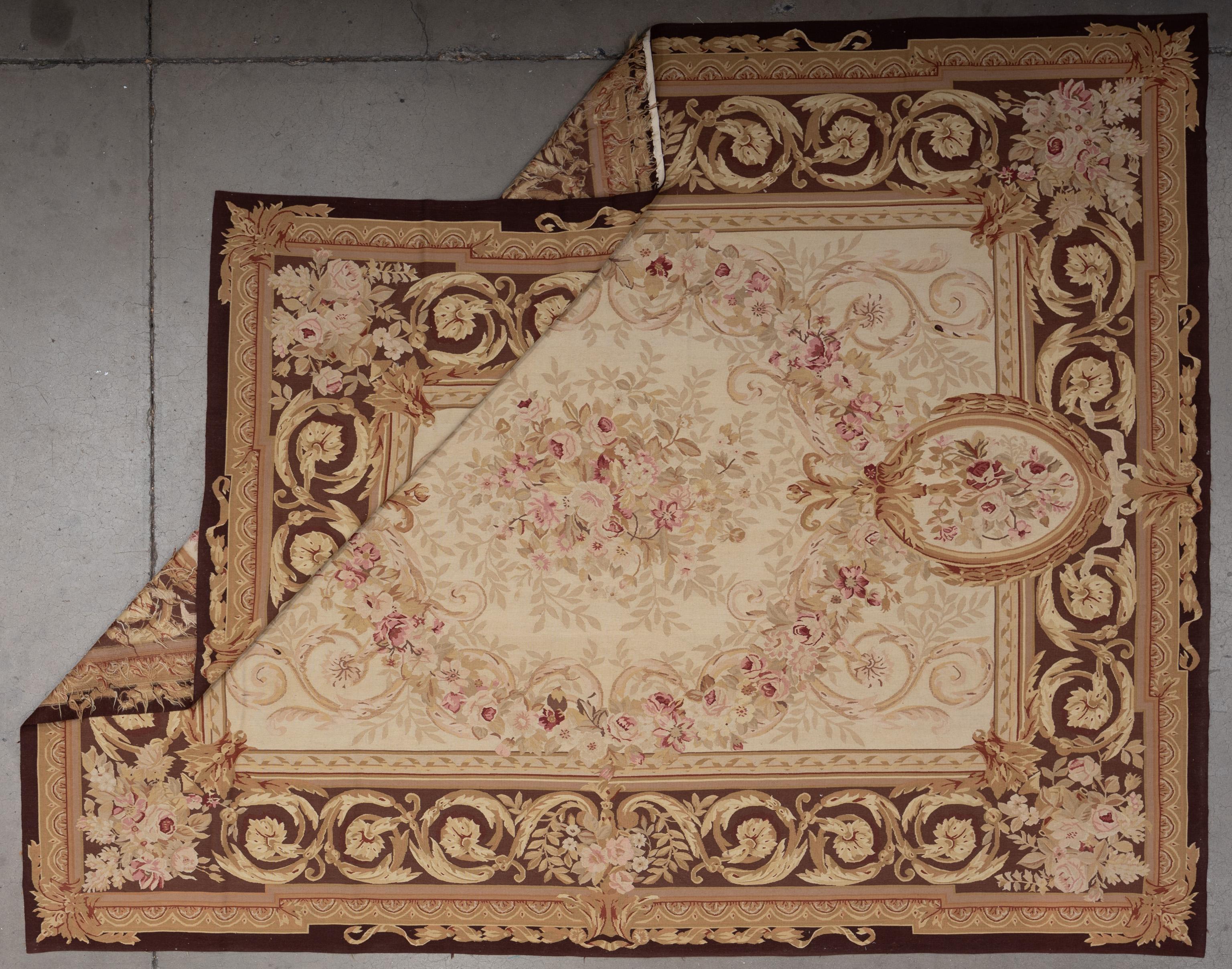 Tessuto a mano Tappeto Aubusson del 21° secolo in vendita