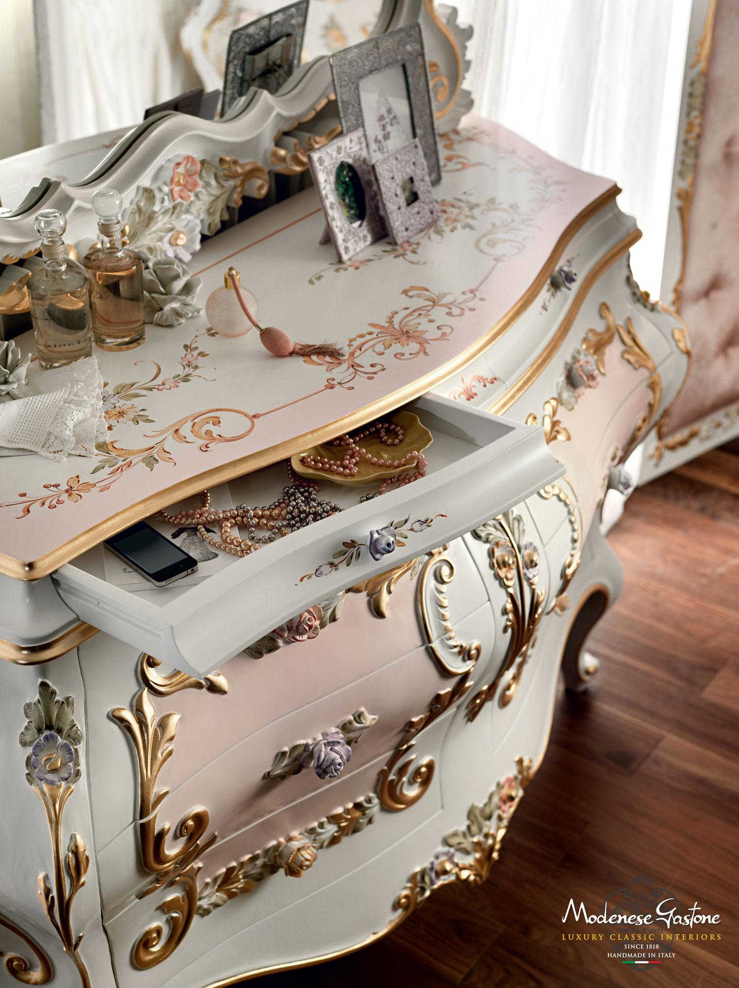 21st Century Baroque Double Bed in Gold Leaf Finish and Upholstery by Modenese In New Condition For Sale In PADOVA, Italy