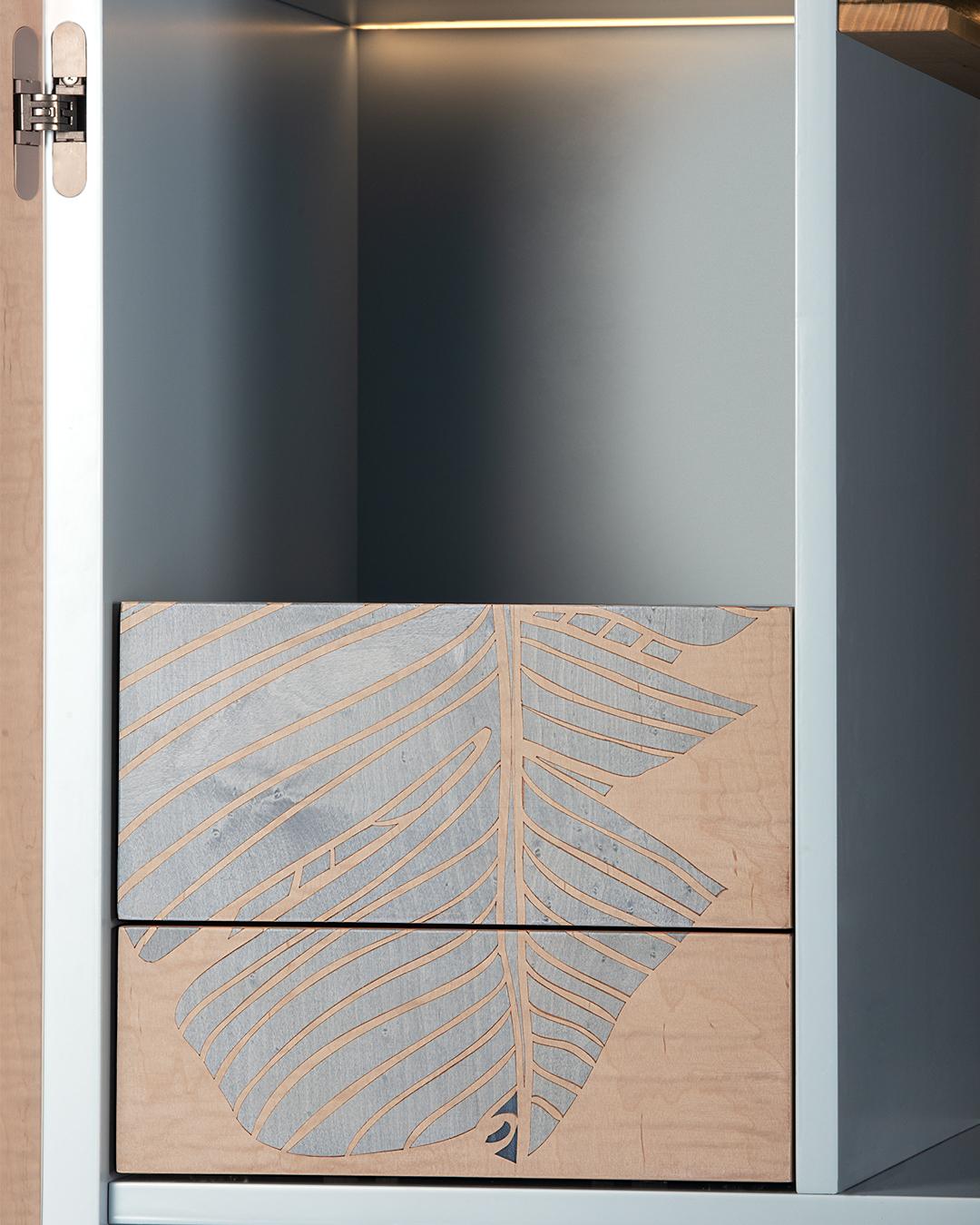 21st Century Basjoo, Inlaid Bar Cabinet in White and Blue Maple, Hebanon, Italy In New Condition In Nocera Superiore, Campania