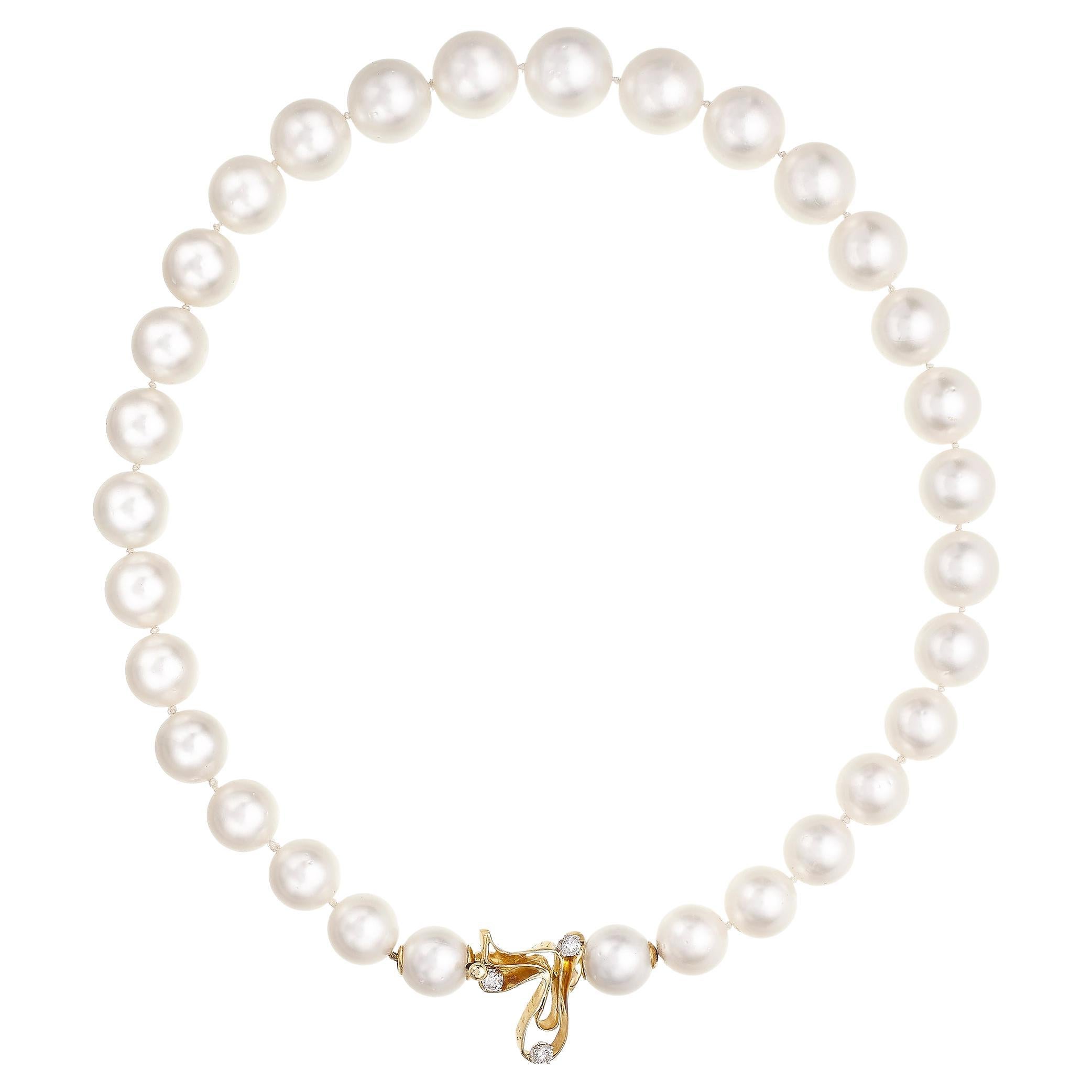 620 carat Australian South Sea Pearls 18K Yellow Gold  Diamonds Clasp Necklace For Sale