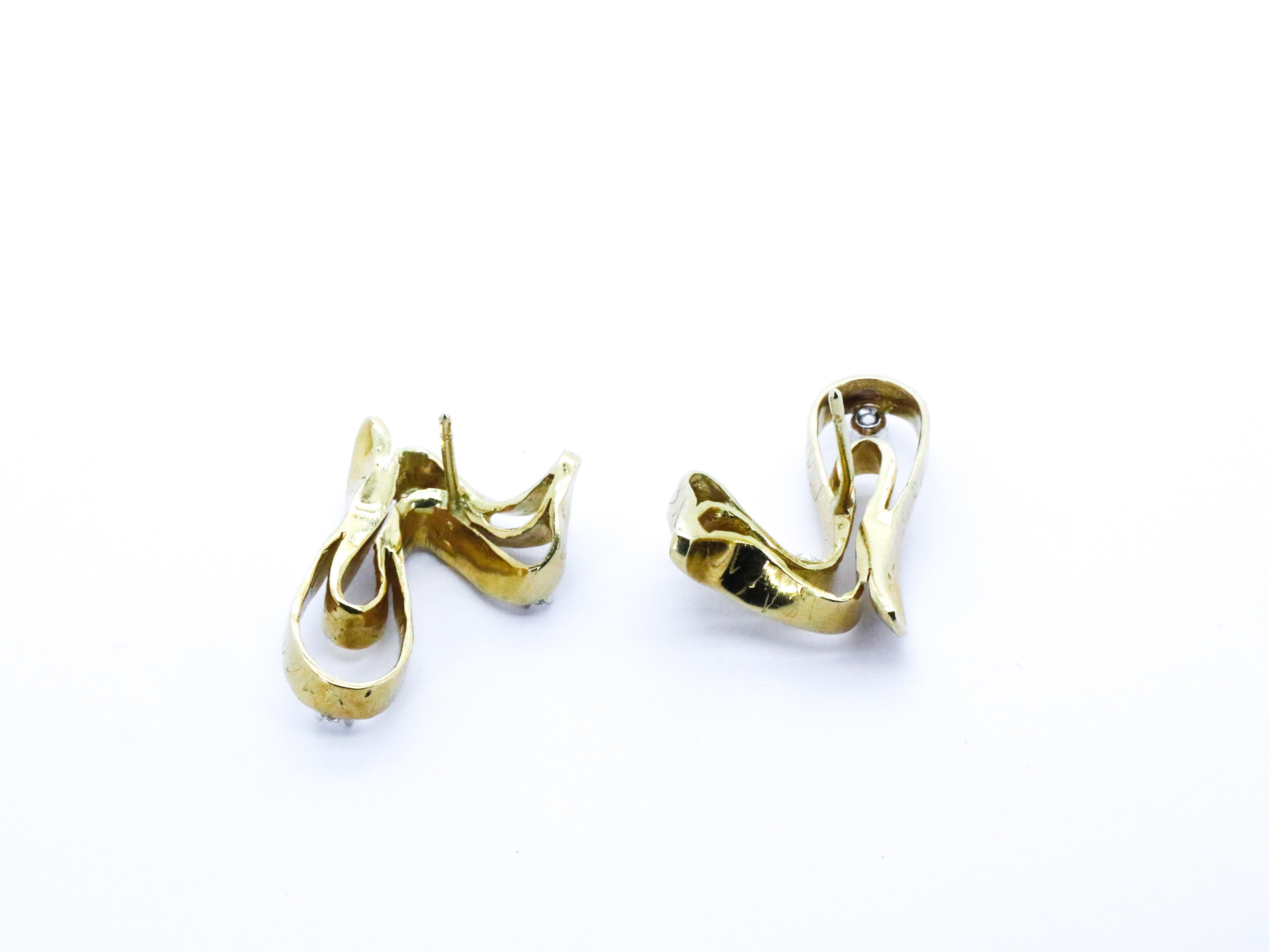 18K Yellow Gold 0.33 ct Diamond Made in Italy Grounding Asymmetric Bold Earrings For Sale 3