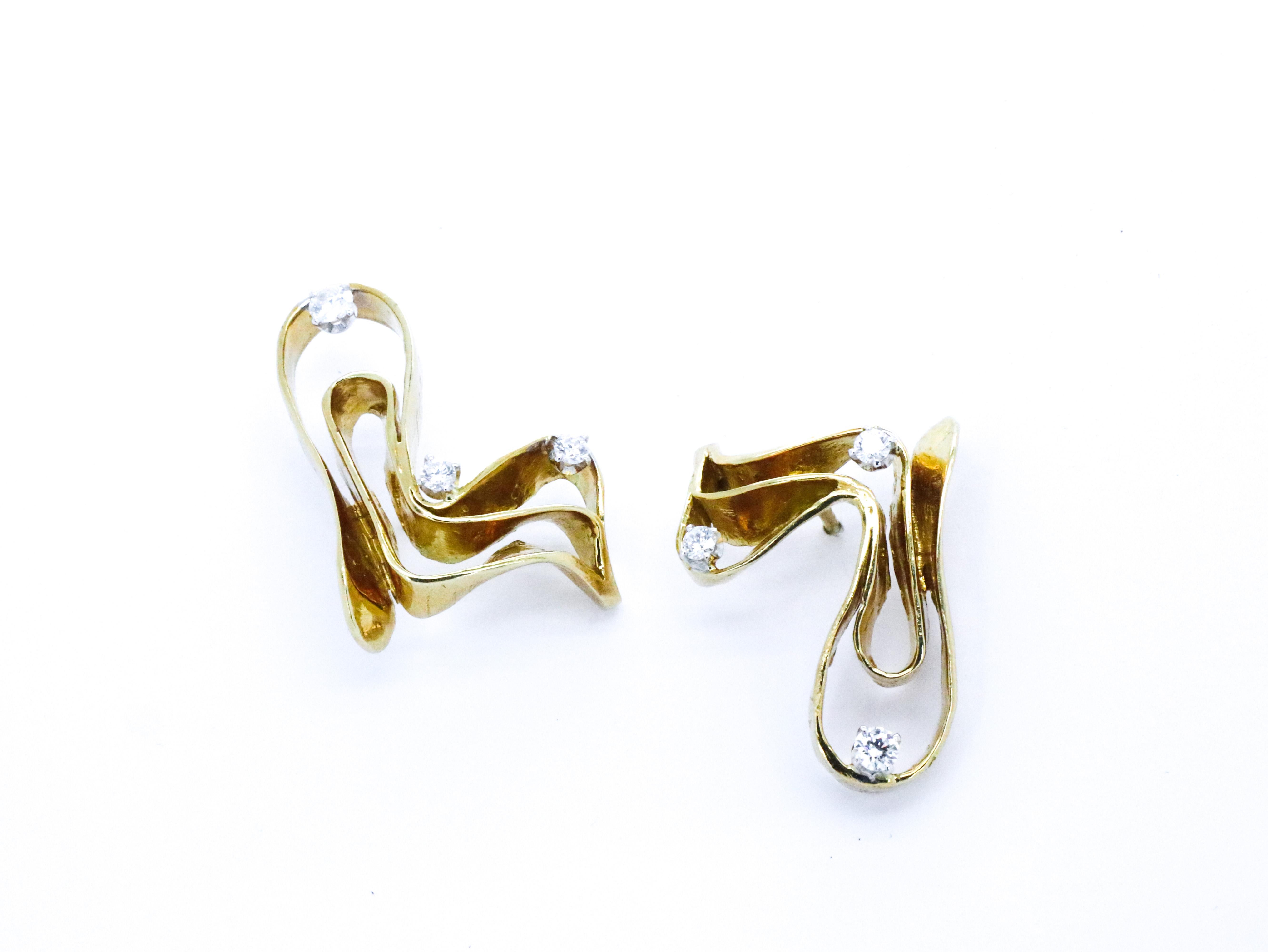Modern 18K Yellow Gold 0.33 ct Diamond Made in Italy Grounding Asymmetric Bold Earrings For Sale