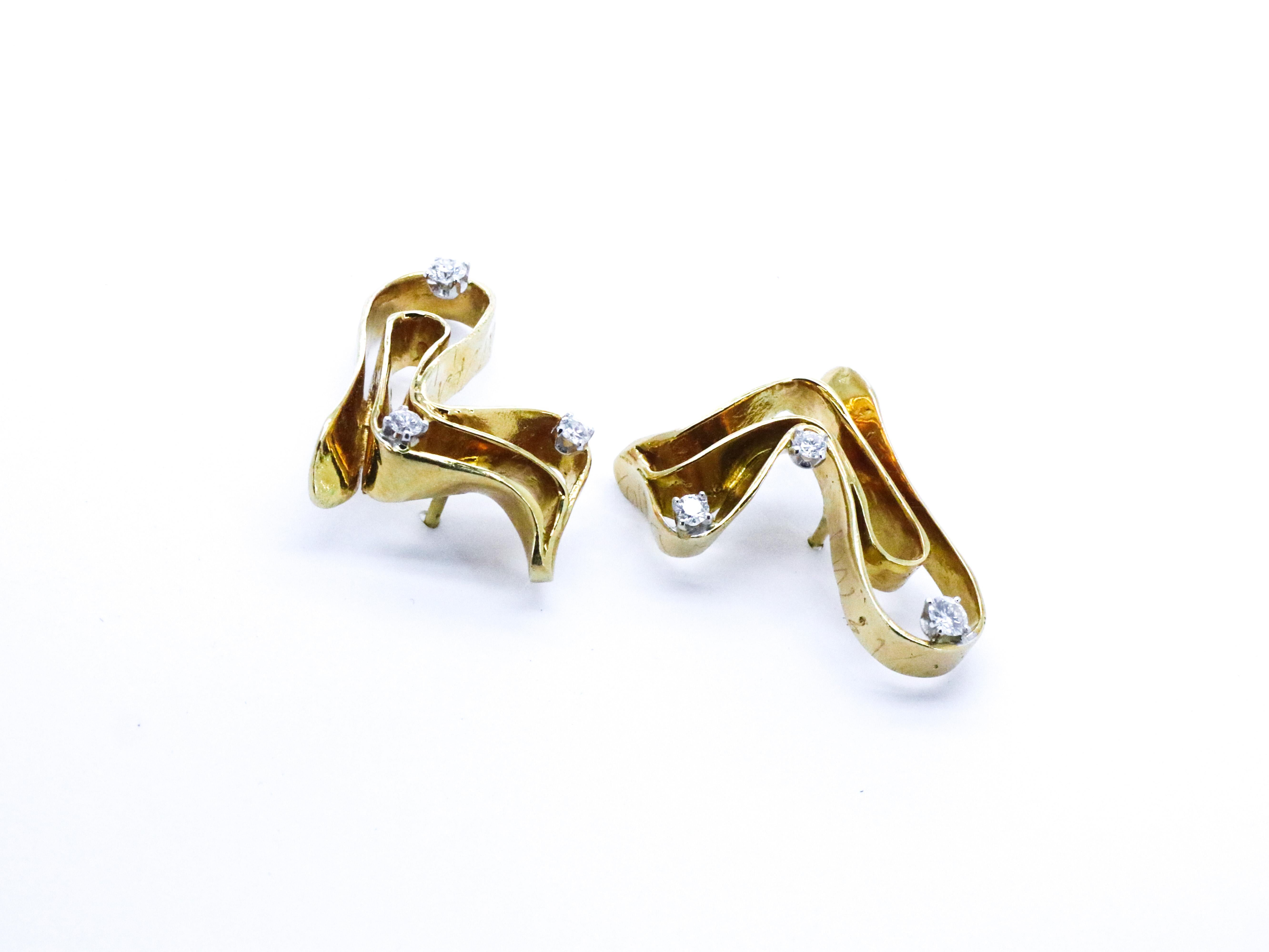 Women's or Men's 18K Yellow Gold 0.33 ct Diamond Made in Italy Grounding Asymmetric Bold Earrings For Sale