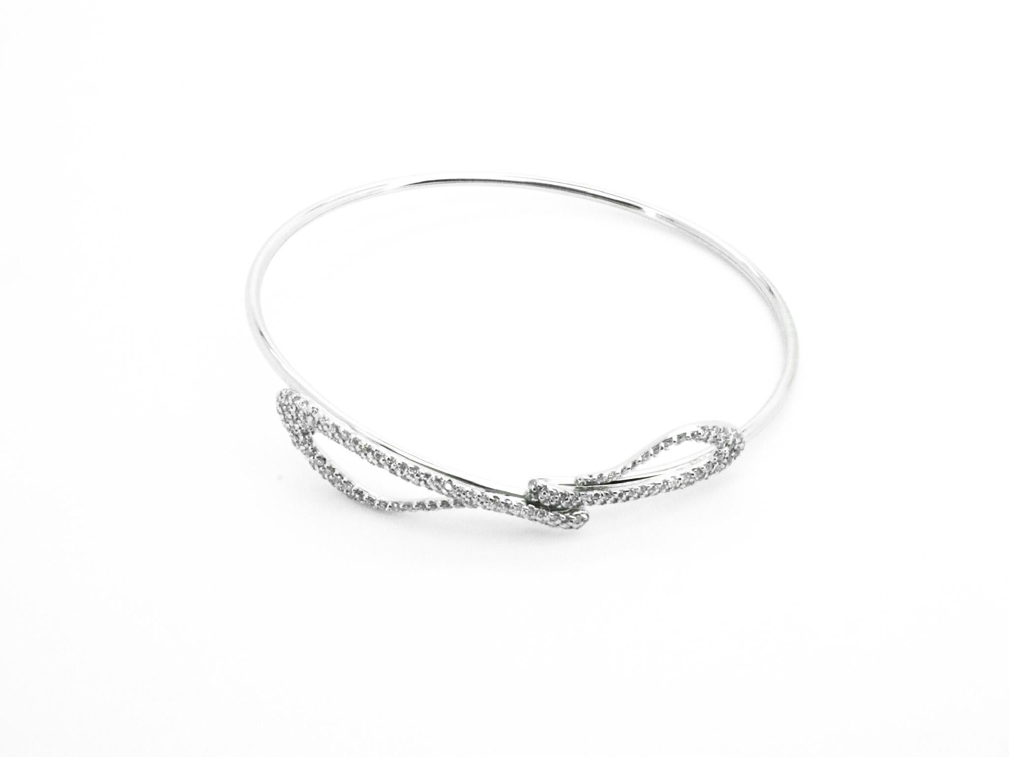 Beatrice Barzaghi Bracelet manchette délicat éthéré en or blanc pavé de diamants en vente 9