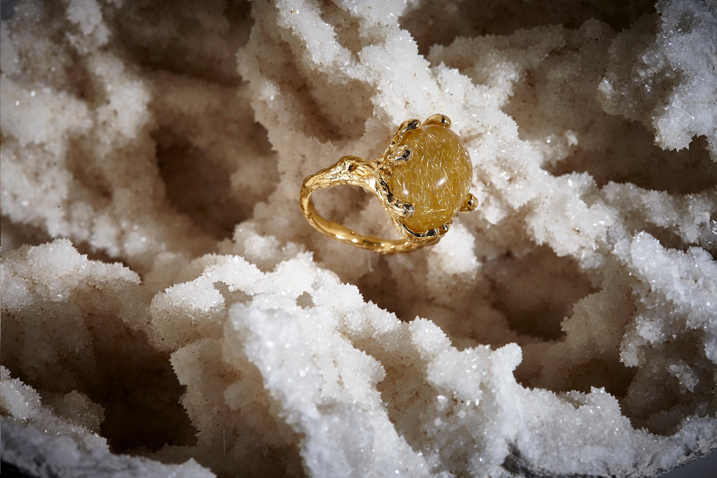 For Sale:  18K Yellow Gold Made in Italy Rutilated Quartz Grounding Asymmetry Cocktail Ring 7