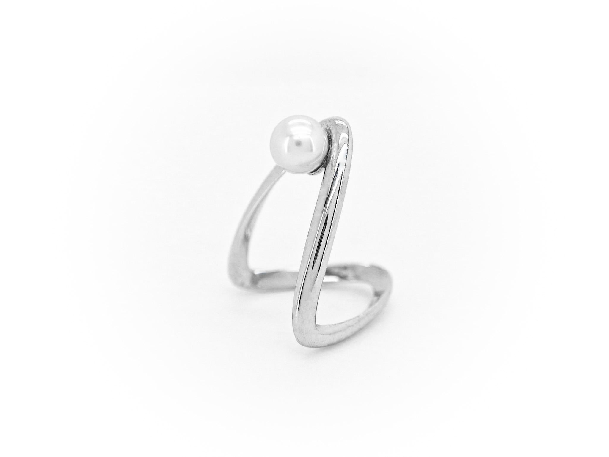 For Sale:  18K White Gold Made in Italy Pearl Cosmic Essential Cocktail Ring 3