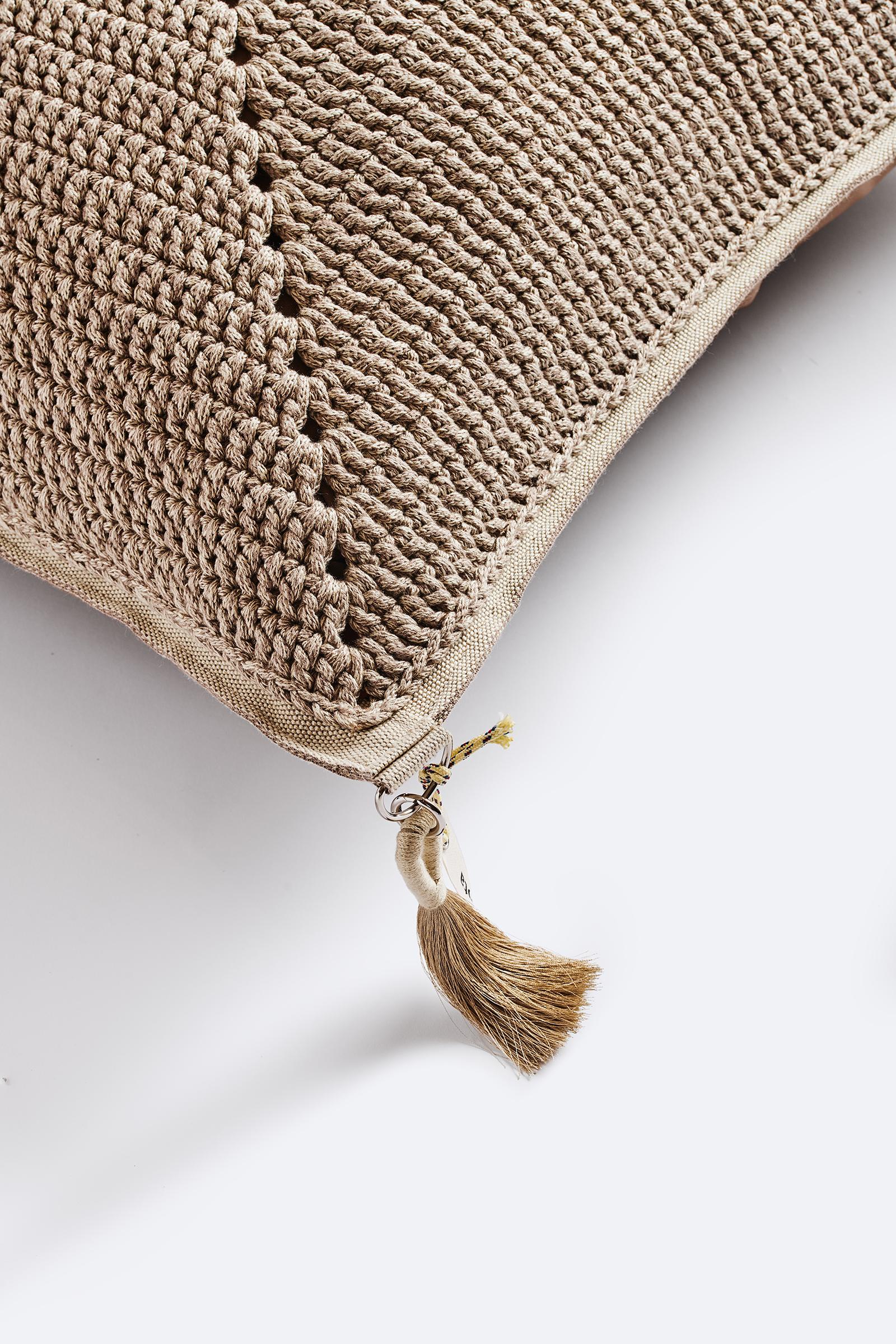 Fait main 21st Century Mocha Outdoor Indoor Handmade Square Floor Cushion (Coussin de sol carré fait à la main) en vente