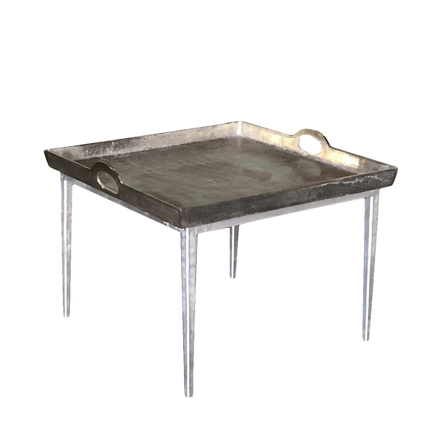 Belgischer Brügge-Metall-Beistelltisch des 21. Jahrhunderts – quadratischer Serviertisch aus Aluminium im Zustand „Gut“ im Angebot in West Palm Beach, FL