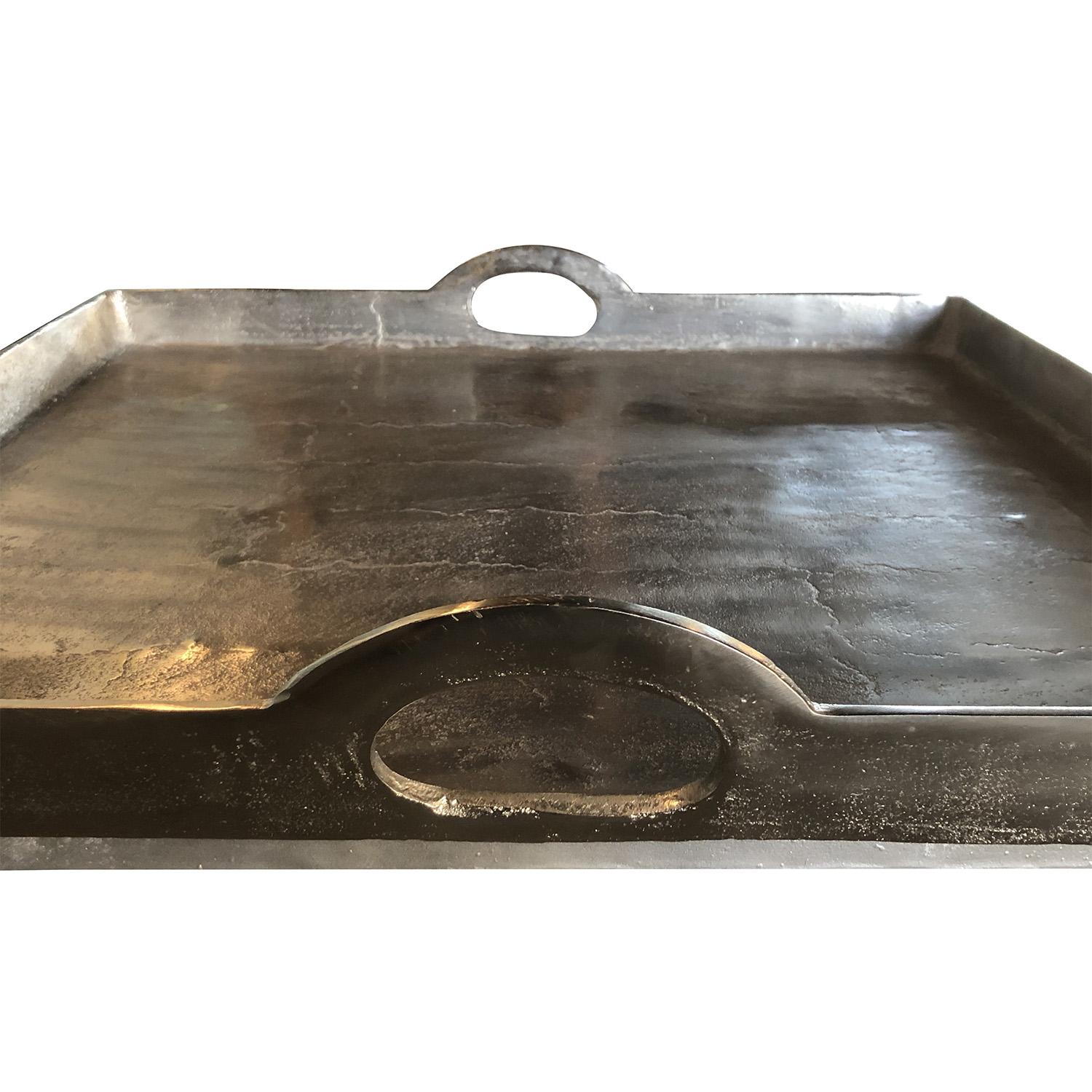Belgischer Brügge-Metall-Beistelltisch des 21. Jahrhunderts – quadratischer Serviertisch aus Aluminium im Angebot 1