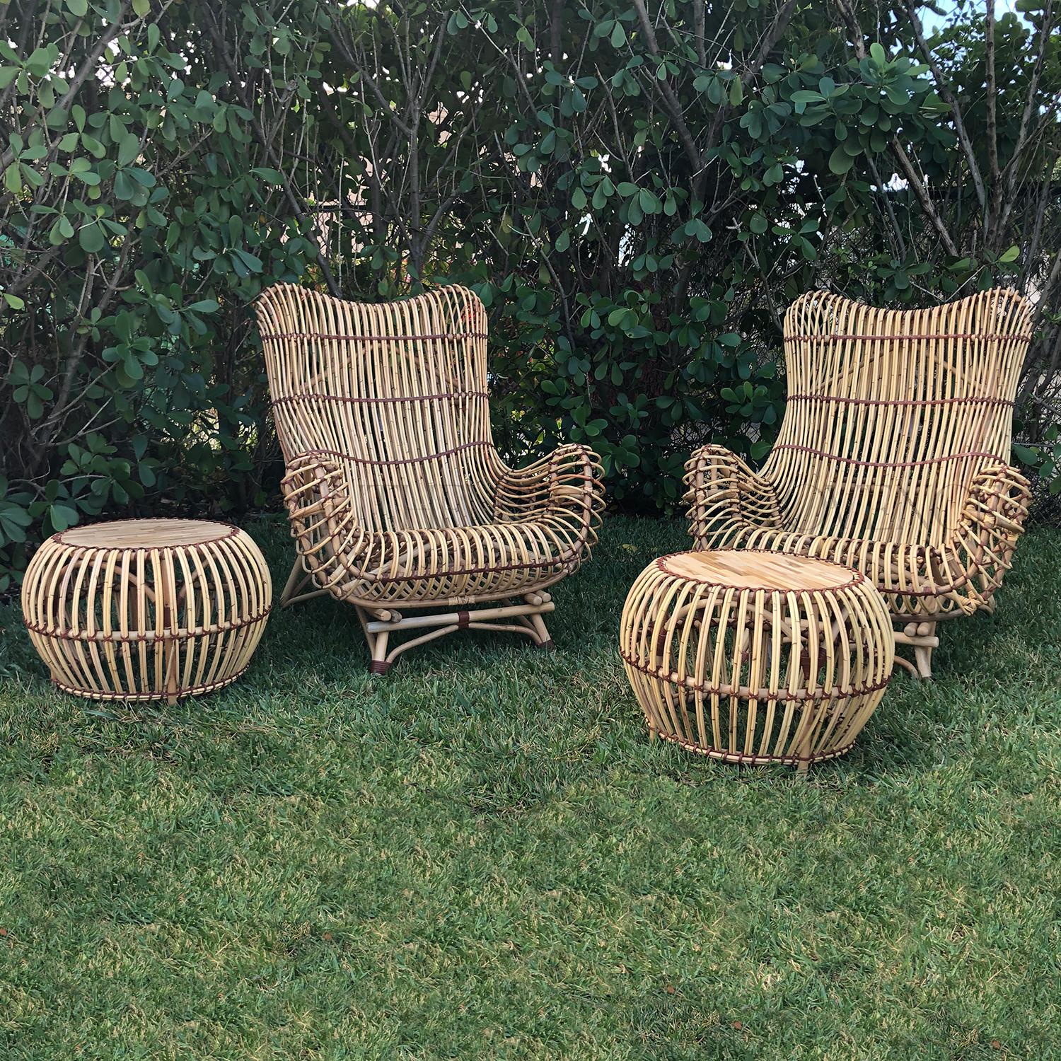 Ces chaises et tables basses en rotin fabriquées à la main sont parfaites pour ajouter une touche rustique à votre intérieur. Fabriquées en Belgique dans un esprit de détente, les chaises en rotin sont inclinées. De subtiles bandes de cuir relient