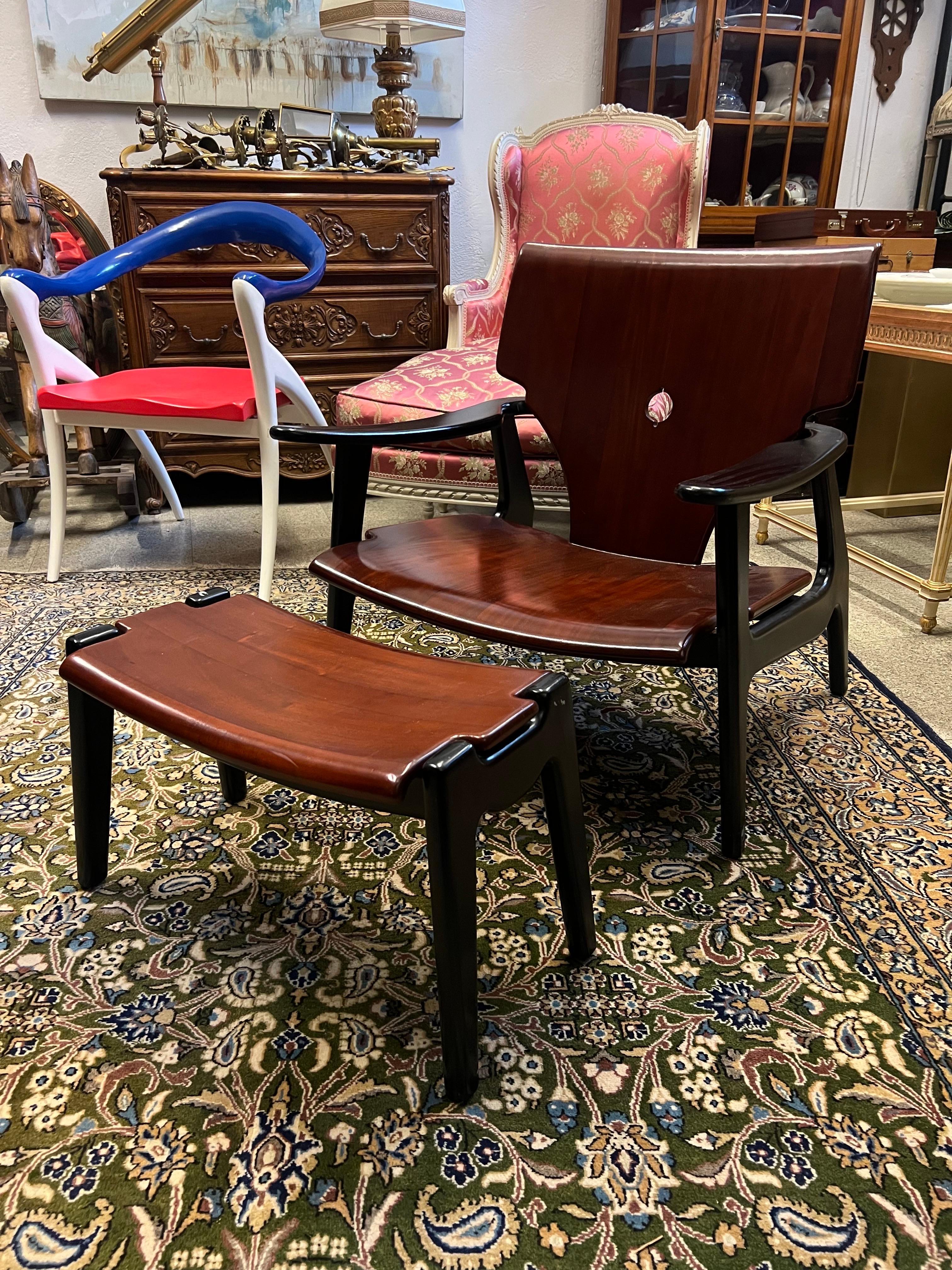 Grands fauteuil with stool by Olivier de Schrijver (born in 1958) in teak.
Model Zen with teak wavy headband, comfortable armrests and base, curved seats and elegant stool in black and original brown colour.
Both signed and numbered in great