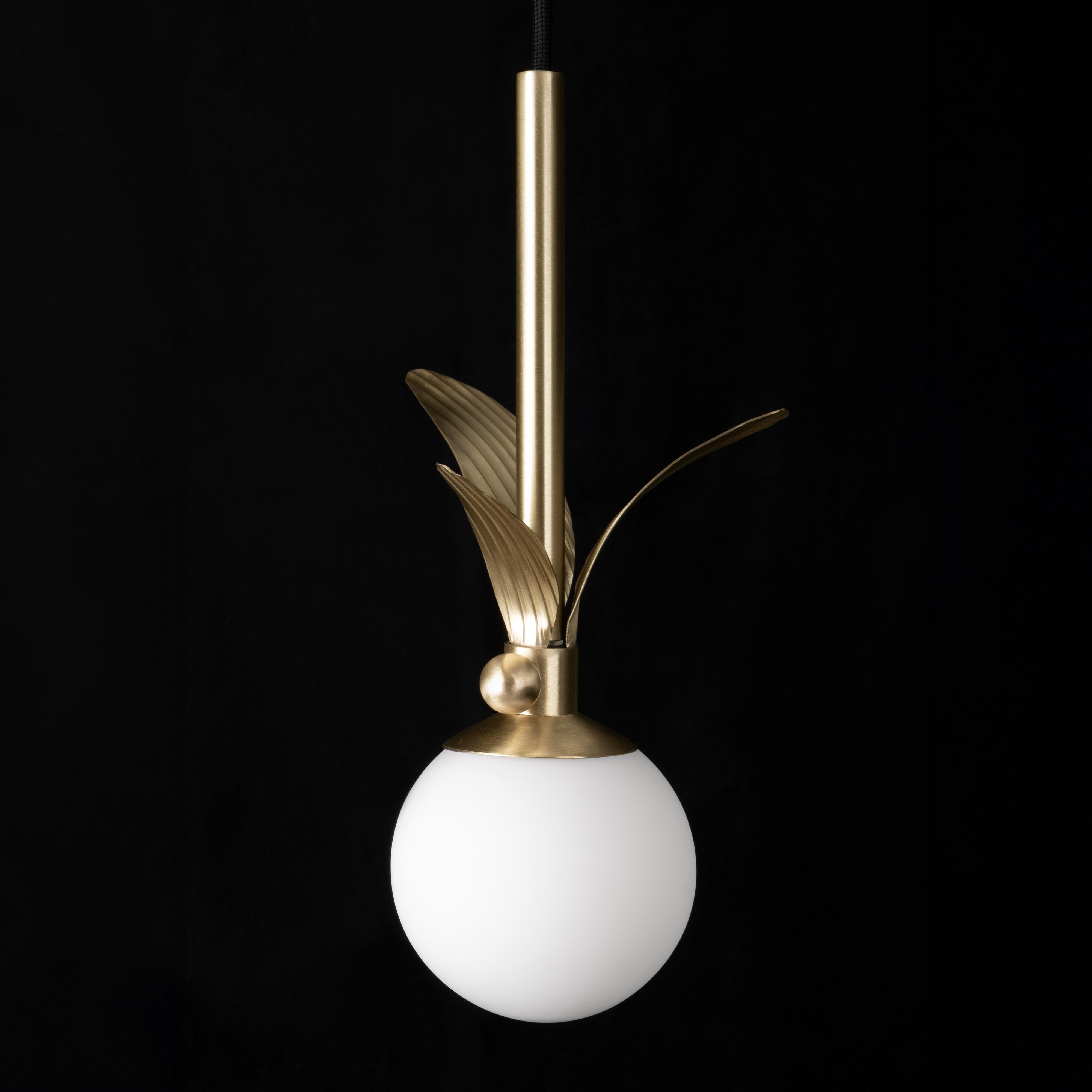 Lampada a sospensione Century Berlin in vetro opalino opaco realizzata in Portogallo da Creativemary in vendita 1