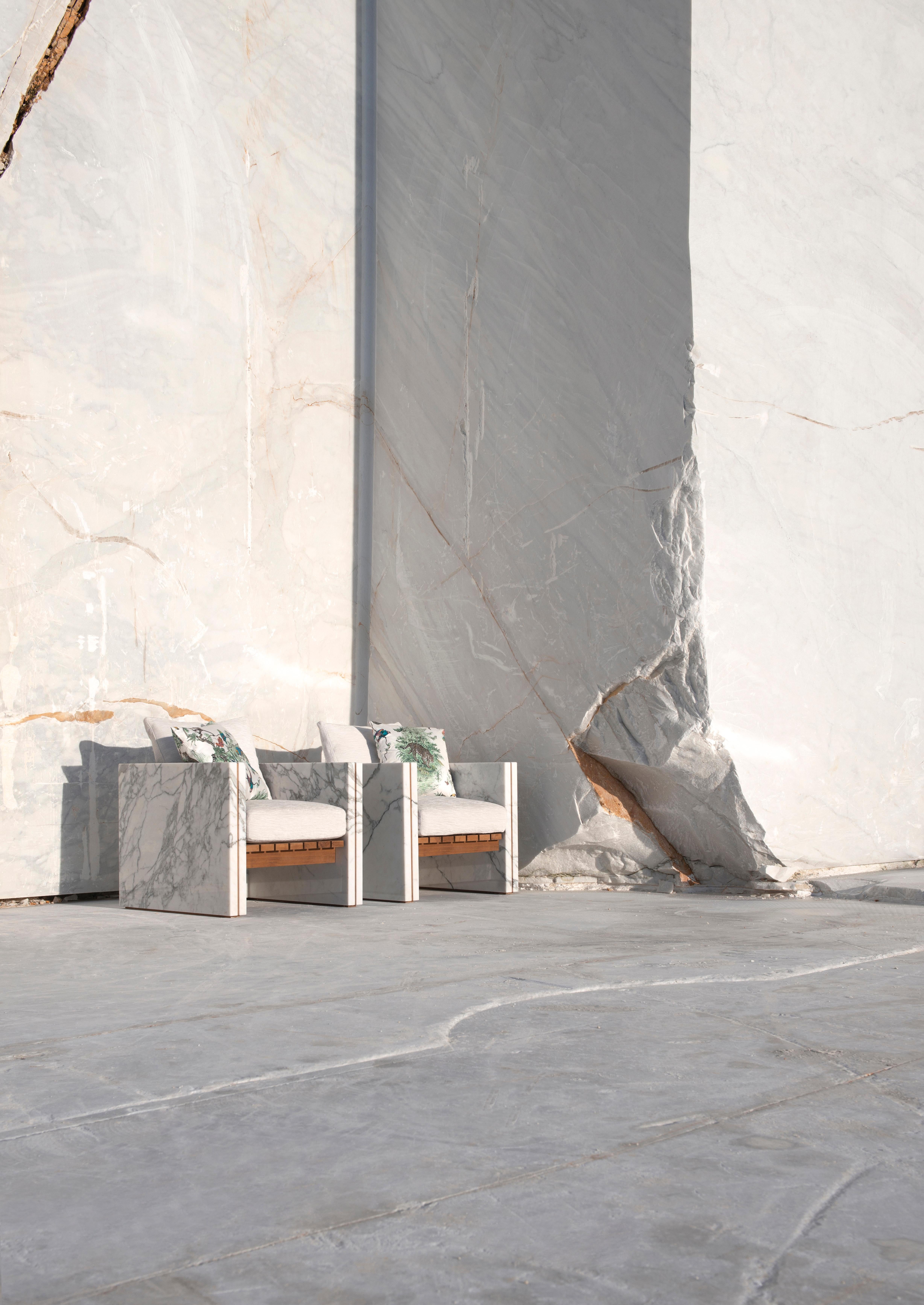 Bettogli Armchair is made in Statuario marble, a rare quality of marble that is extracted from the Bettogli quarries in North Tuscany where it gets the name from.

The combination of the Statuario marble with the precious teak expresses a tendency