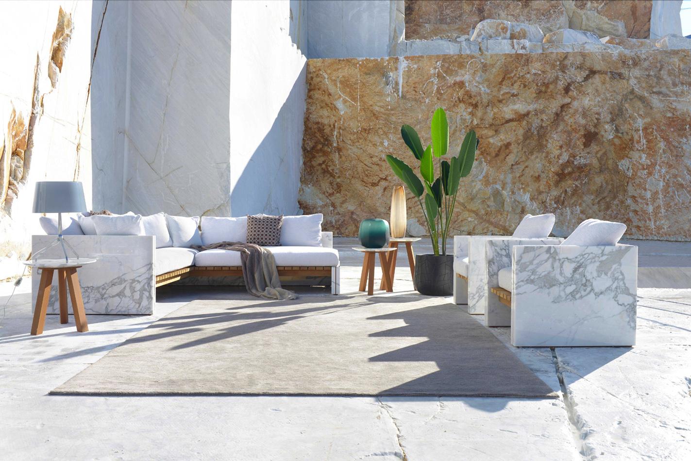 21st Century Bettogli White Statuario Marble Armchair with Armrests and Cushion In New Condition For Sale In Carrara, IT