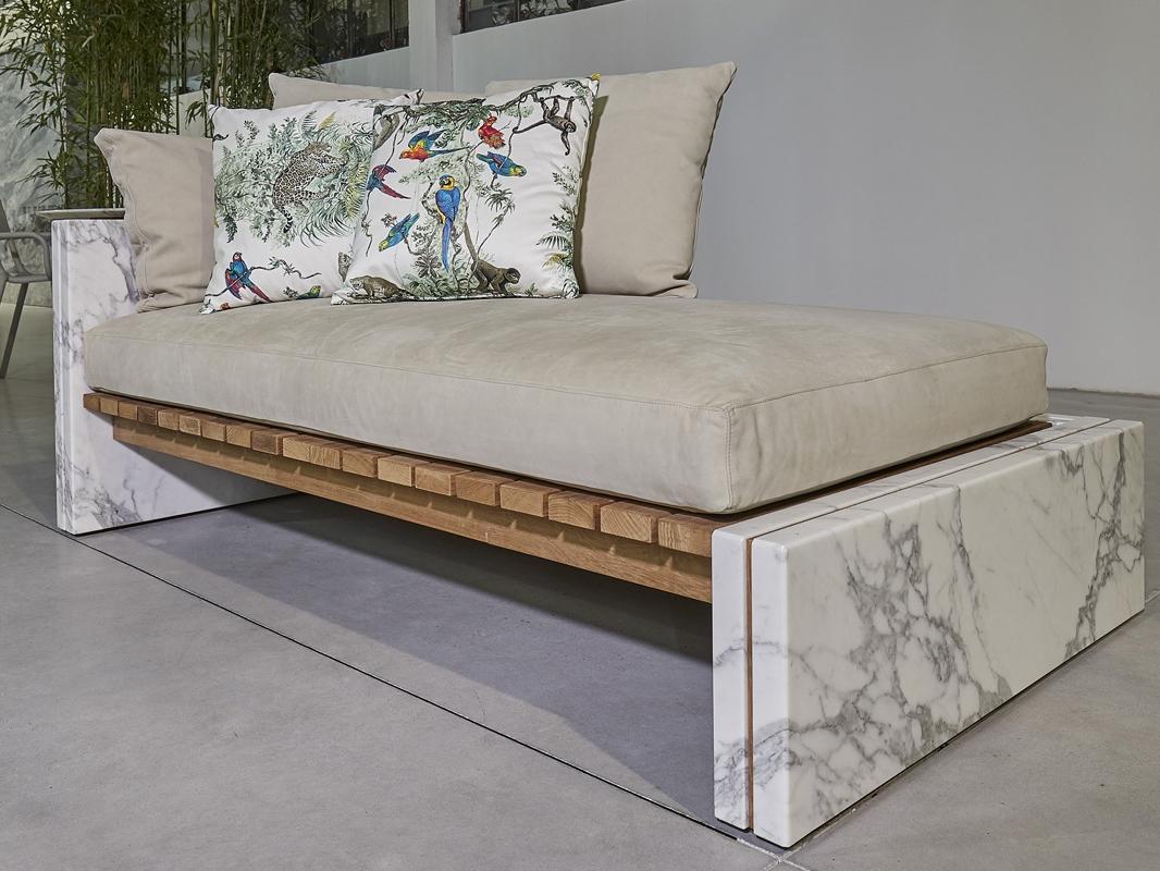 21st Century Bettogli White Statuario Marble Chaise Lounge Customized Cushions In New Condition For Sale In Carrara, IT