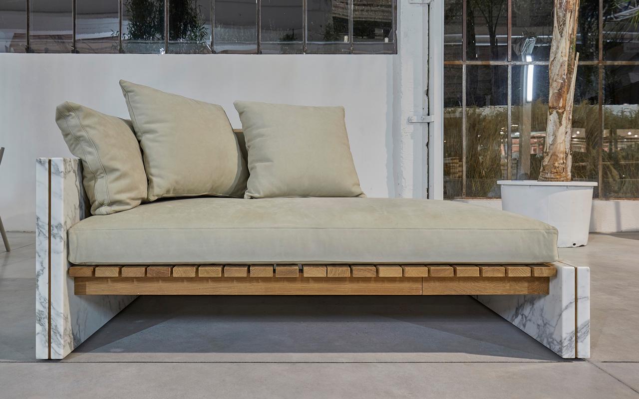 Contemporary 21st Century Bettogli White Statuario Marble Chaise Lounge Customized Cushions For Sale
