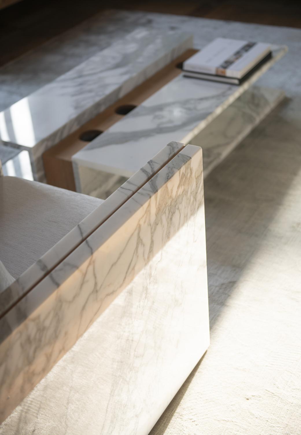 The Bettogli low table is designed to encourage socializing, with a place to put bottles of champagne to drink with friends. The fusion of three different sensory elements: marble, wood, and glass that match one another perfectly.
Bettogli Low