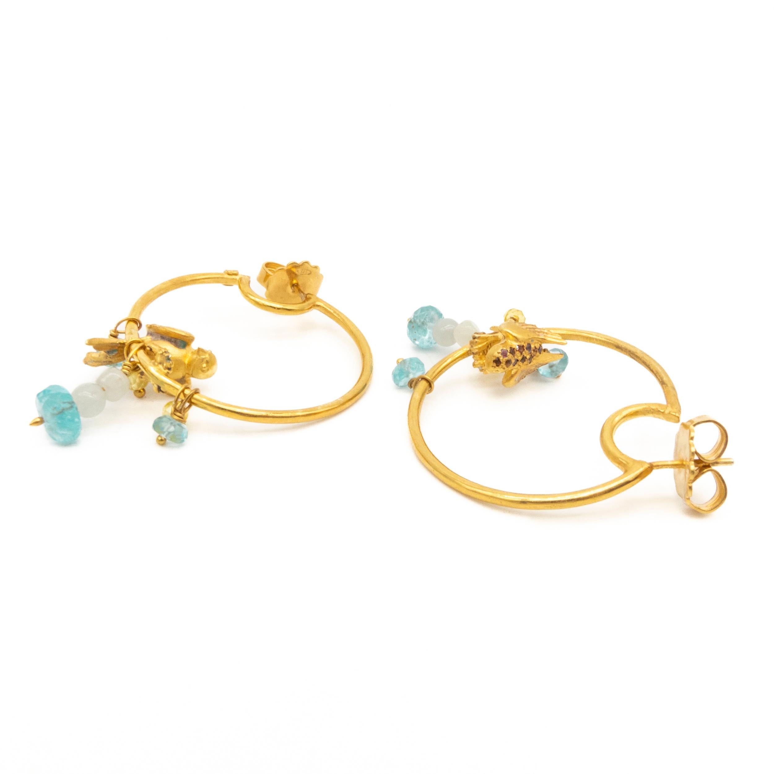 21st Century Bird Blue Aquamarine Blue Topaz Silver Gold Plated Hoop Earring

Introducing the 'Conference of Birds' Collection - A Symphony in Earrings

Behold, our magnificent 'Conference of Birds' collection, where each piece is a harmonious