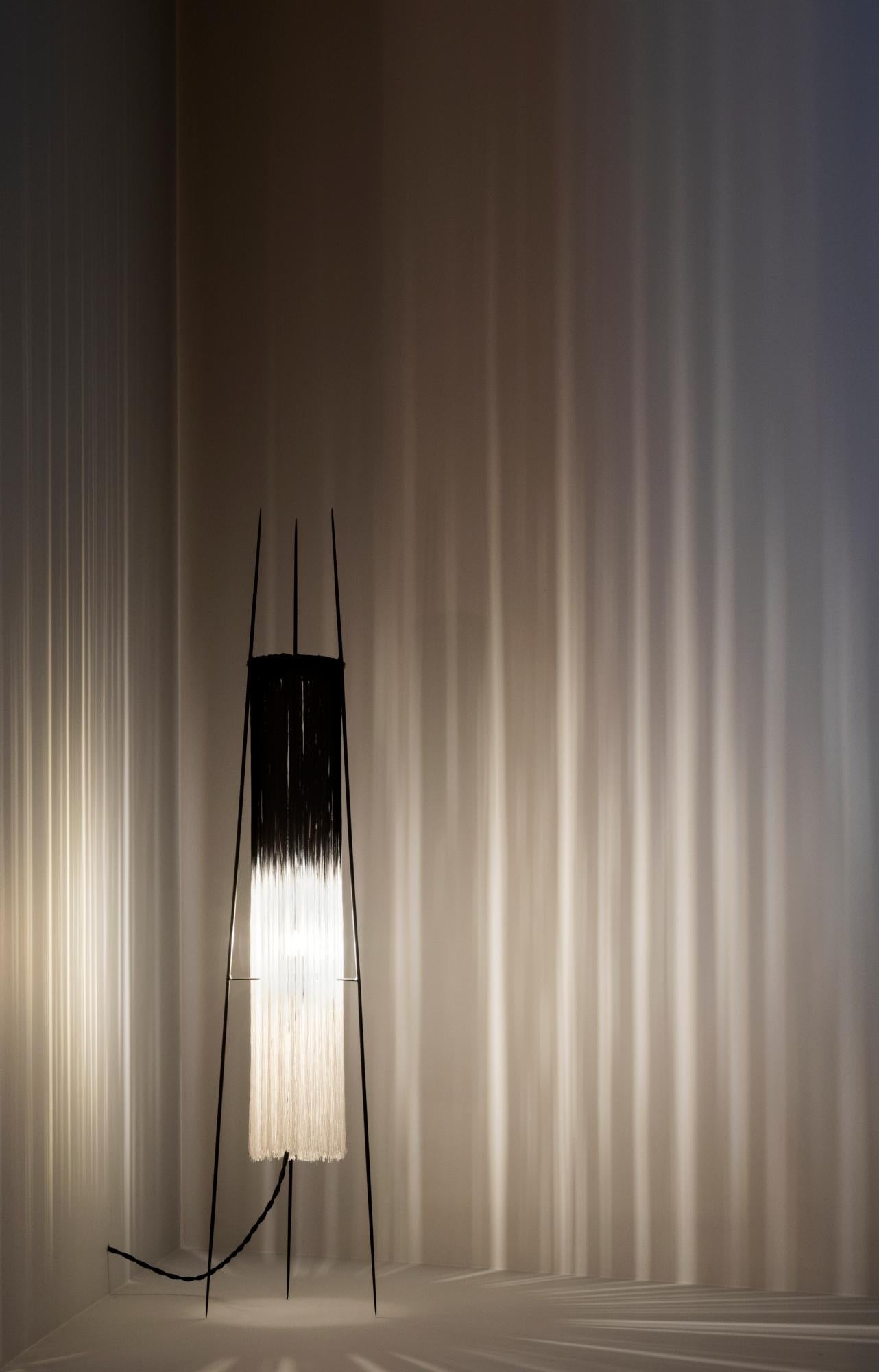 VISCOSE
Tactility, contrast and poetry make up the most important strengths of this exceptional collection. These are not lighting objects that sit invisibly in a corner, but showpieces that demonstrate what thousands of hand-painted viscose