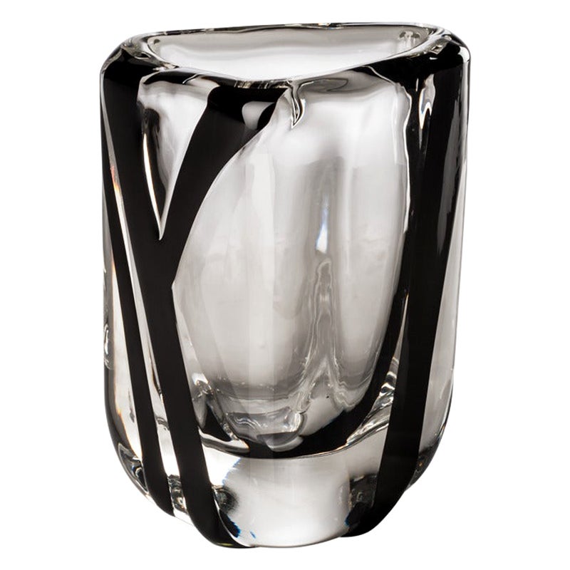 Petit vase Triangolo Ceinture noire du 21e sicle en cristal et noir de Peter Marino