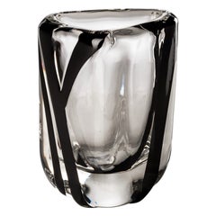 Petit vase Triangolo Ceinture noire du 21e sicle en cristal et noir de Peter Marino