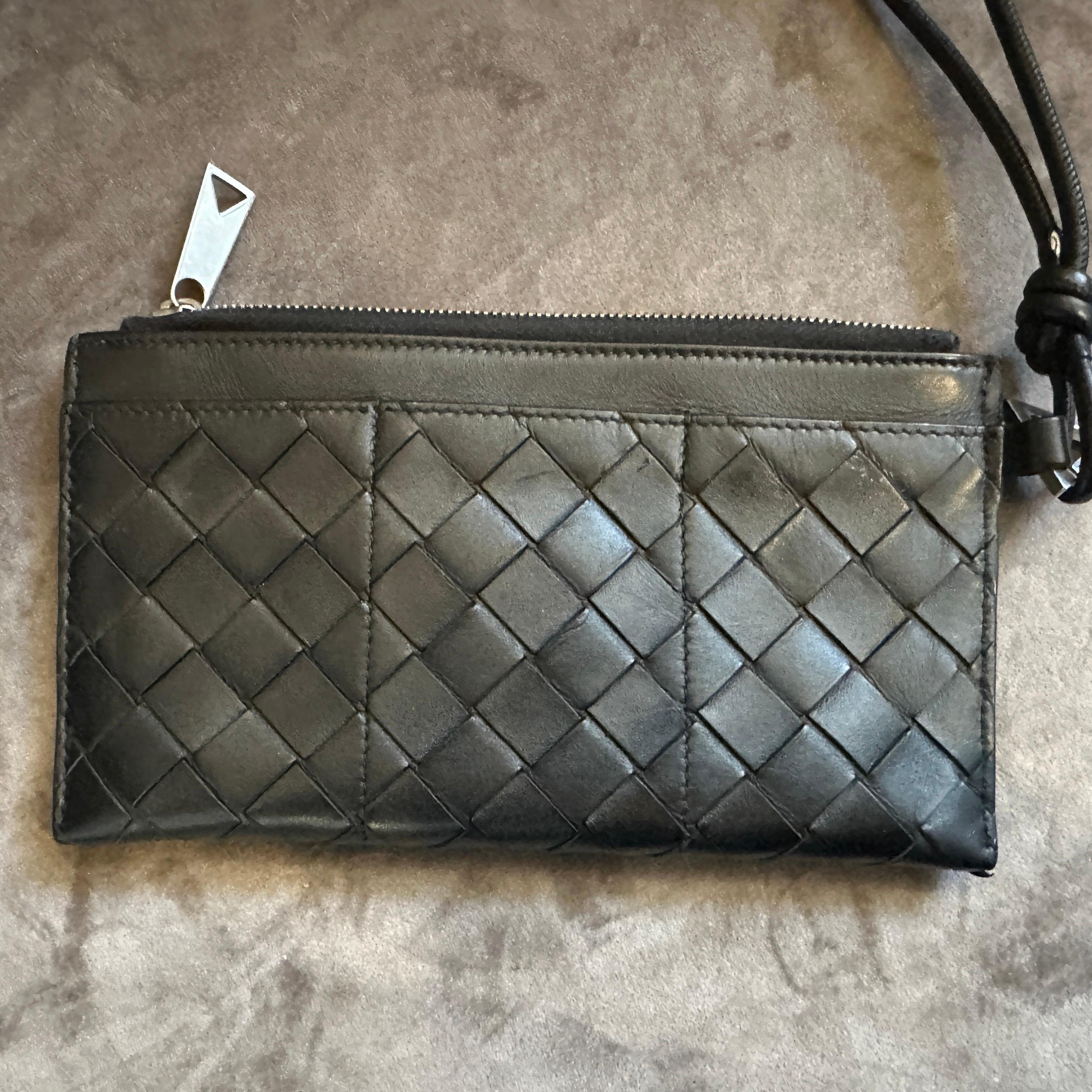 Portafoglio a pochette in pelle nera a trama intrecciata del 21° secolo di Bottega Veneta in vendita 5