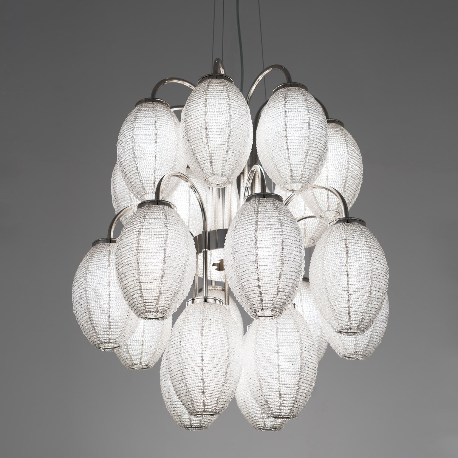 Italiano Lampadario Bloom del XXI secolo in perle di cristallo e cromo di Patrizia Garganti in vendita