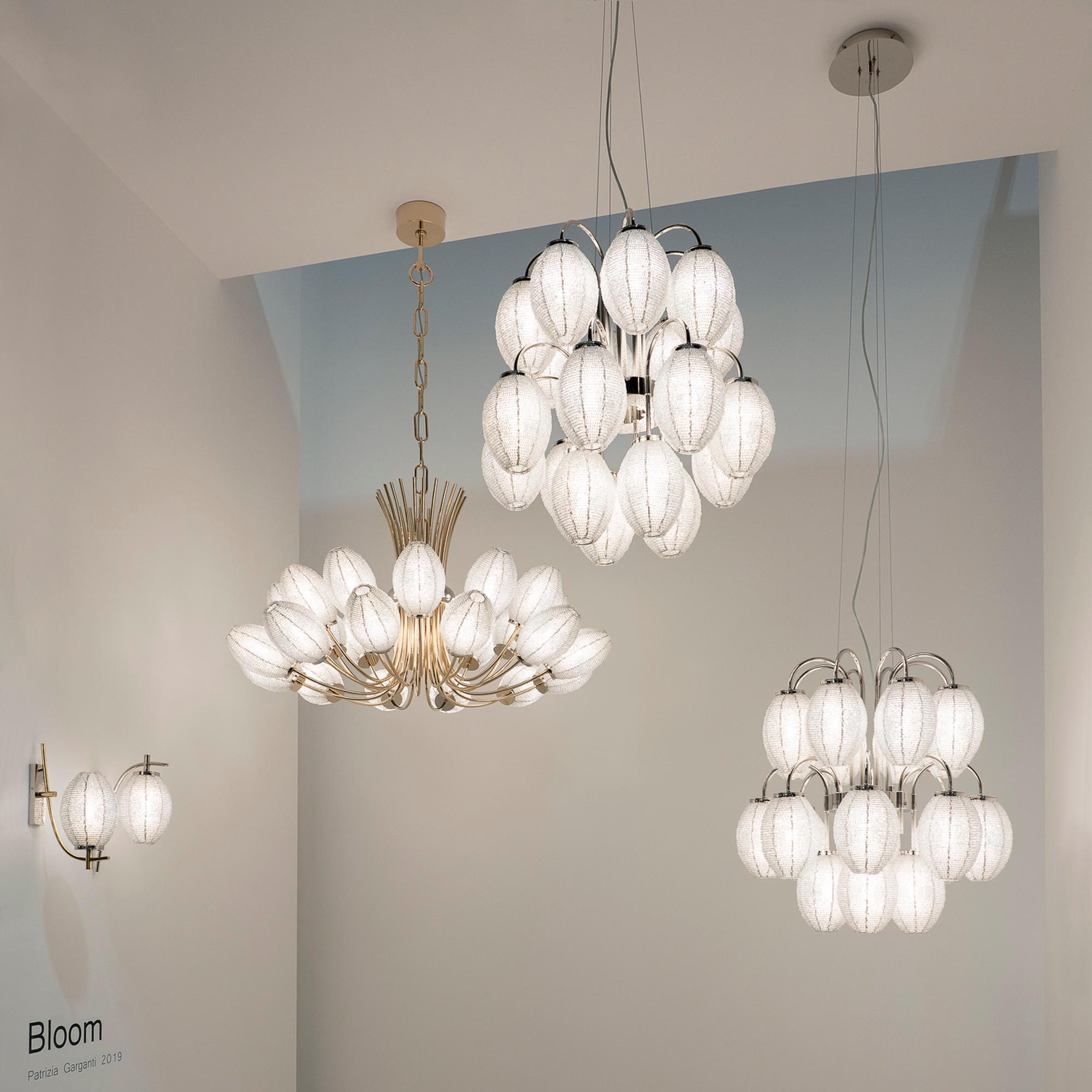 Lampadario Bloom del XXI secolo in perle di cristallo e cromo di Patrizia Garganti in vendita 1