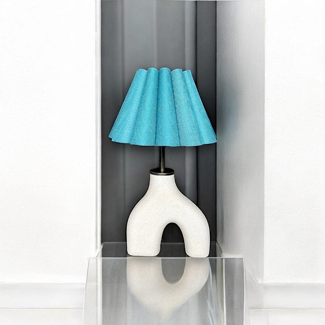 Turc Lampe de bureau bleu-wave du 21e siècle par Busra Ozdemir, moderne, céramique en vente