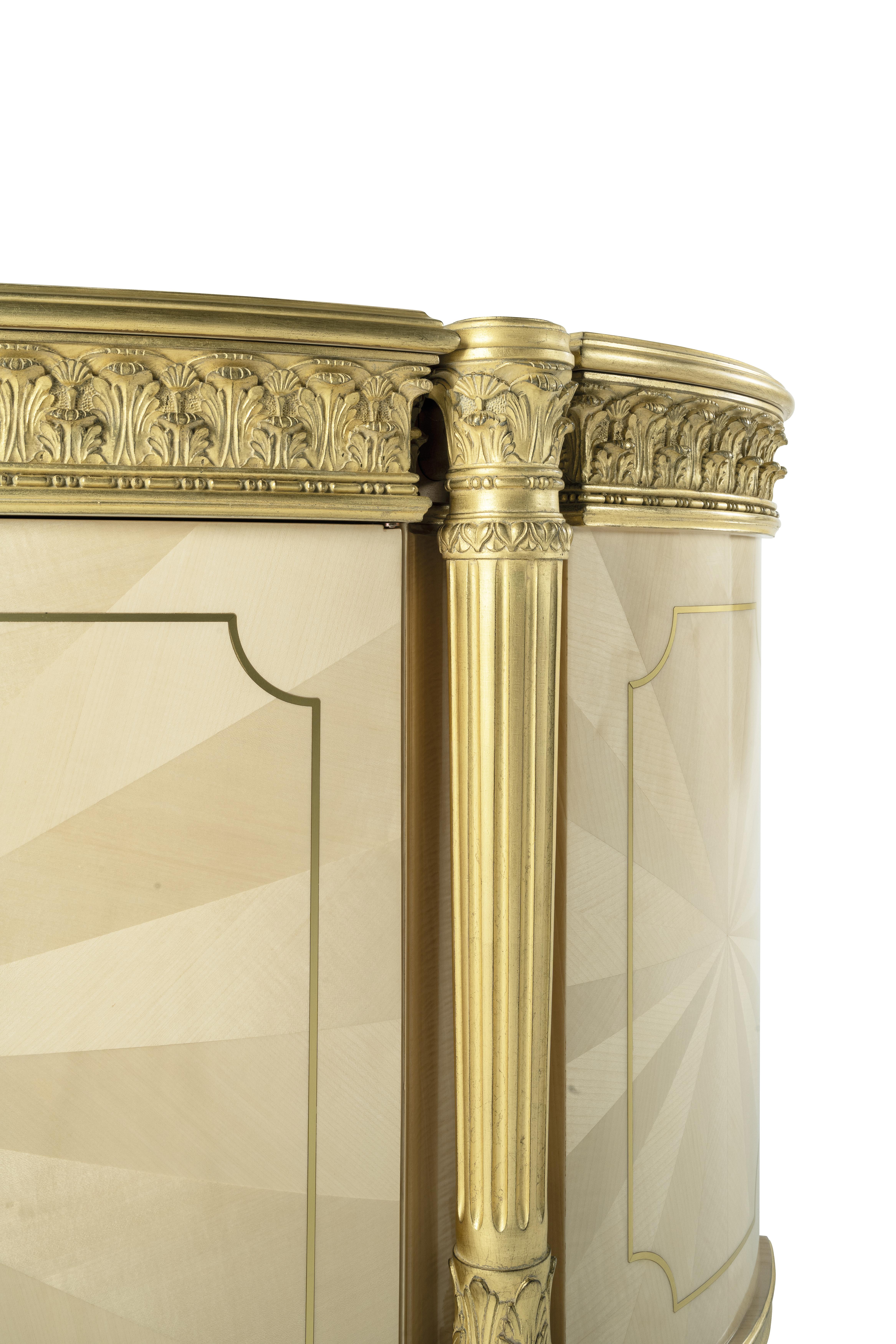 21st Century Boulevard Sideboard with Gold Leaf Finishing In New Condition For Sale In Cantù, Lombardia