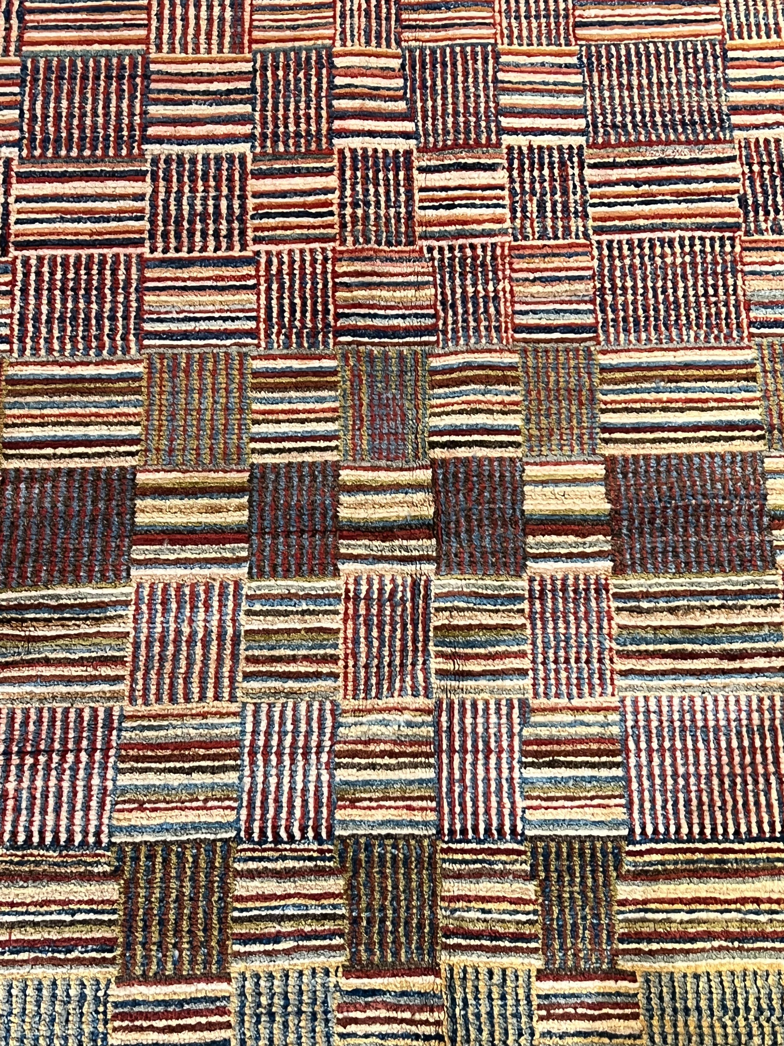Brauner und erdfarbener geometrischer Chuk Palu-Teppich aus Afghanistan, 21. Jahrhundert (Wolle) im Angebot