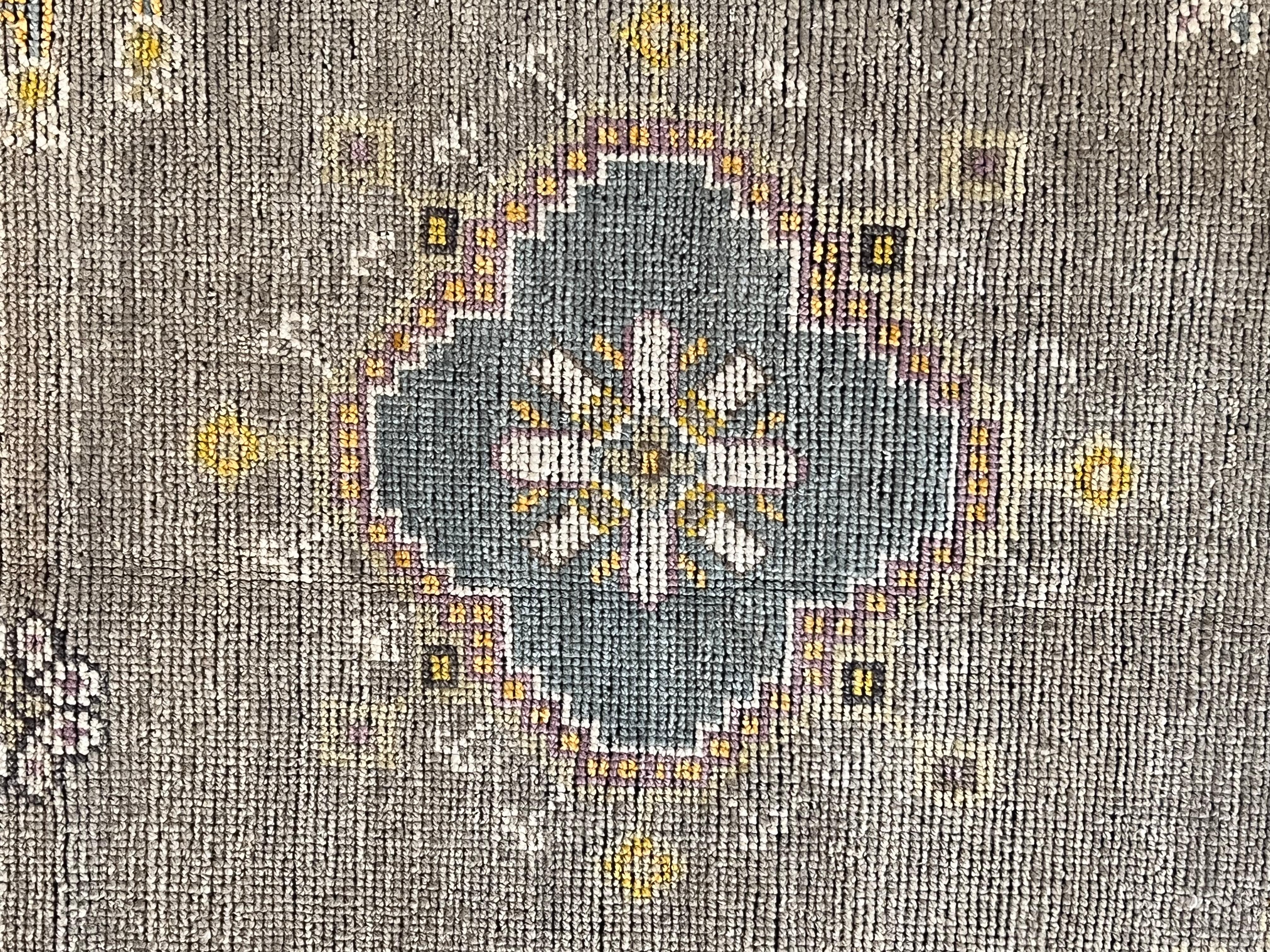 XXIe siècle et contemporain 21e siècle Brun Jaune Bleu et couleurs claires Design turc et Khotan, 2021 en vente