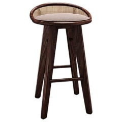 Sgabello da bar Brummell del 21° secolo in legno di noce fatto a mano in Portogallo da Wood Tailors