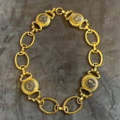 Collar italiano de latón y monete de bisutería estilo Bulgari del siglo XXI