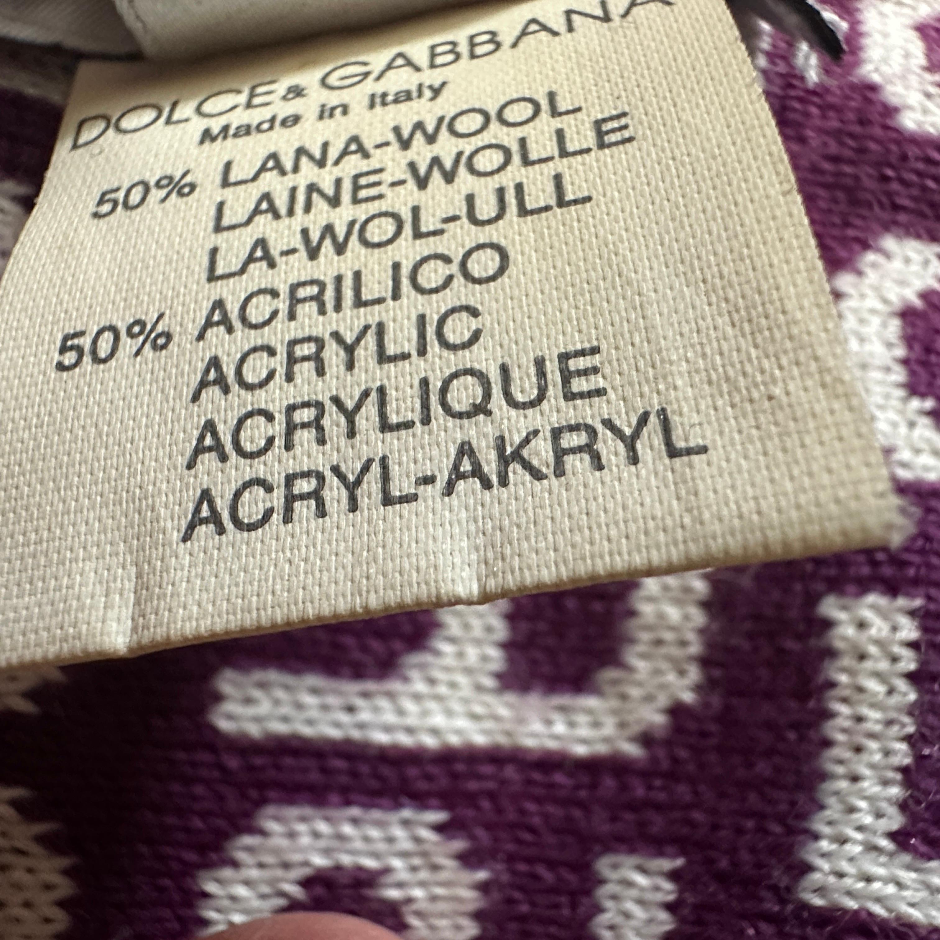 Sciarpa 21st Century Burgundy in bianco e nero con logo continuo di Dolce & Gabbana in vendita 2