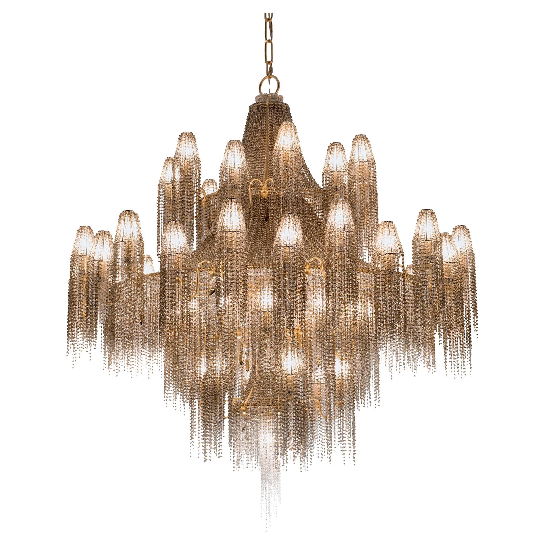 Lampadario Burlesque in foglia d
oro e cristalli del XXI secolo di Patrizia Garganti