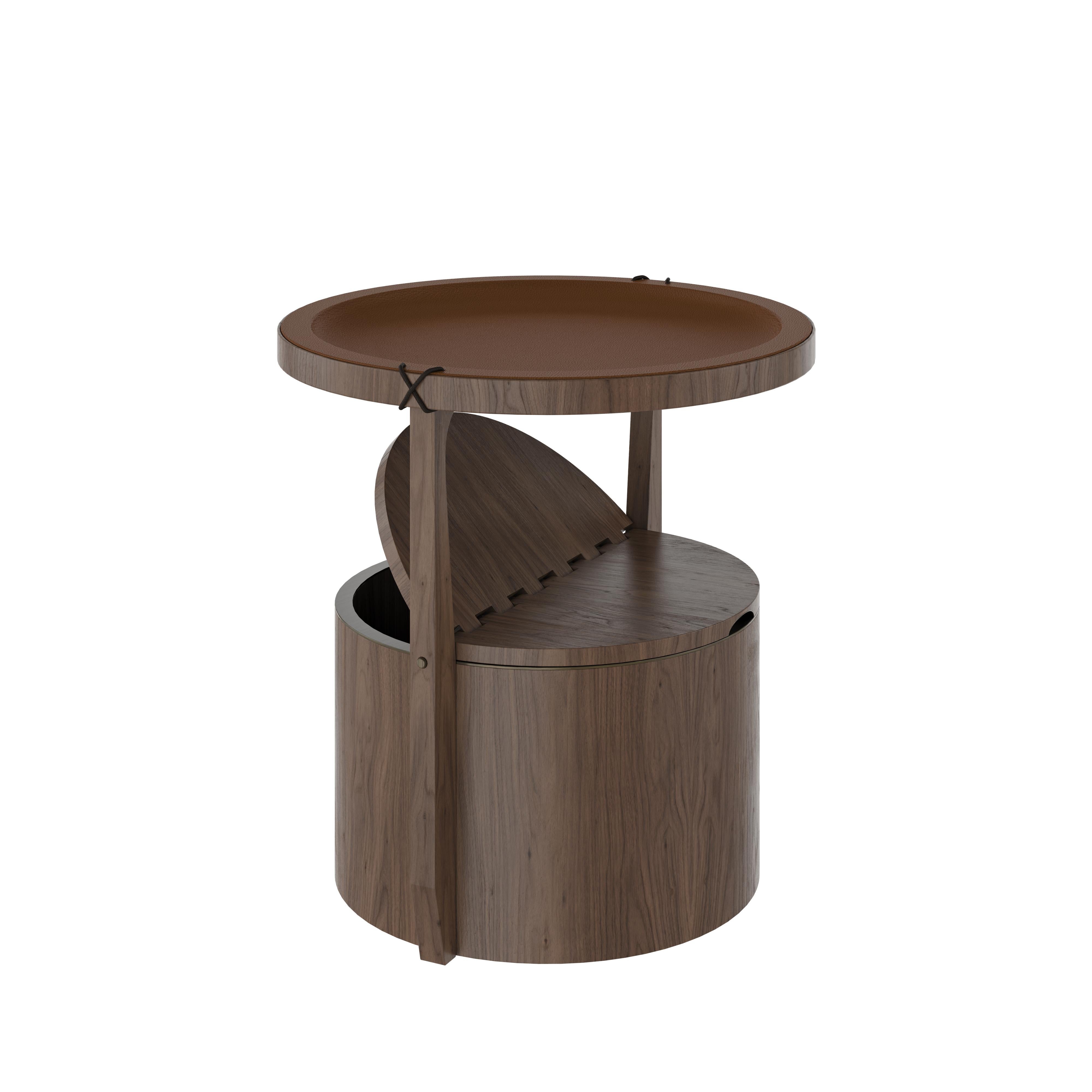 21ème siècle Table d'appoint Burton en bois de noyer Fabriquée au Portugal par Wood Tailors Neuf - En vente à RIO TINTO, PT