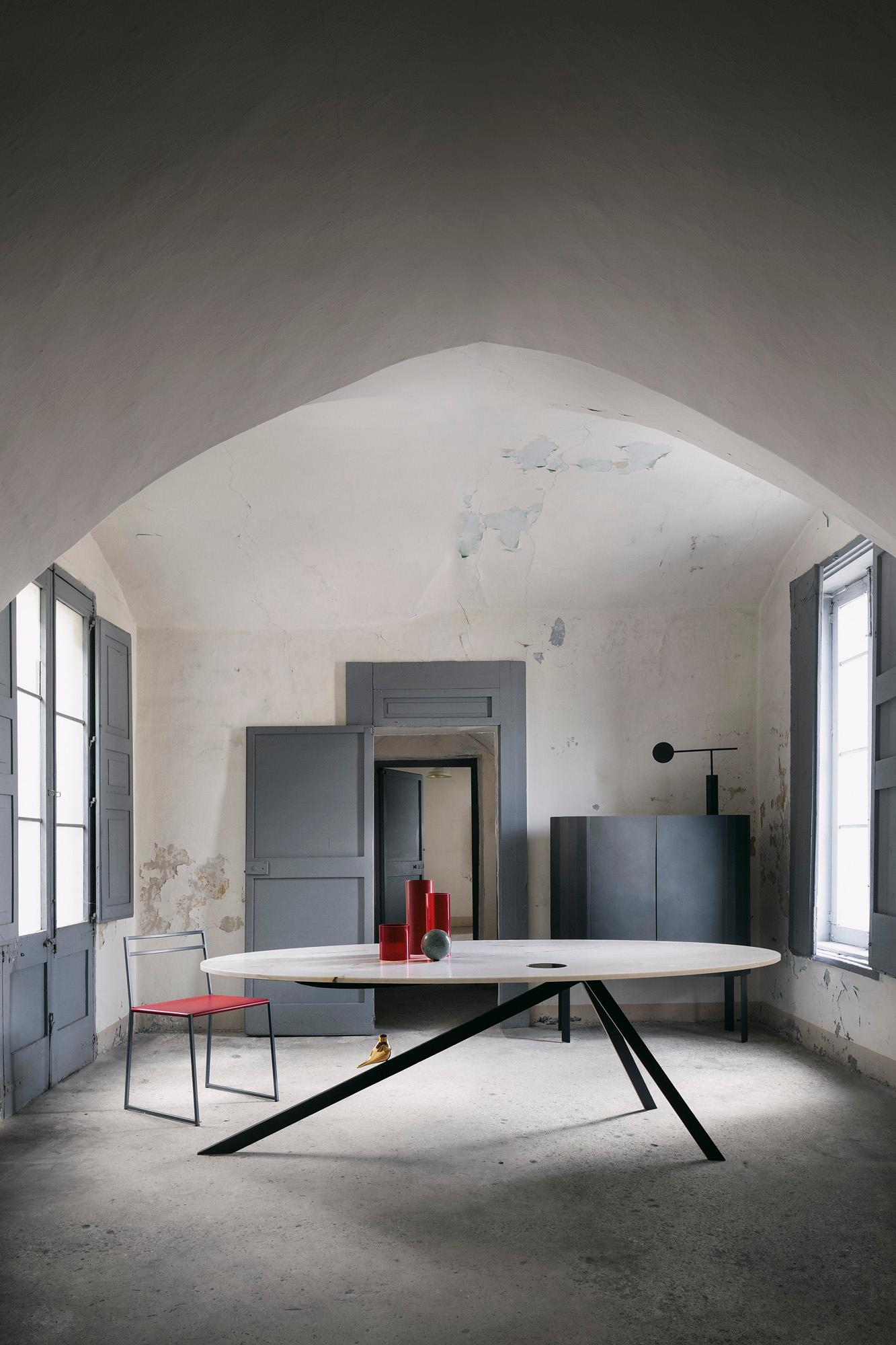 Postmoderne 21e siècle par Angeletti Ruzza Table de salle à manger en acier et marbre Artisan Custom en vente