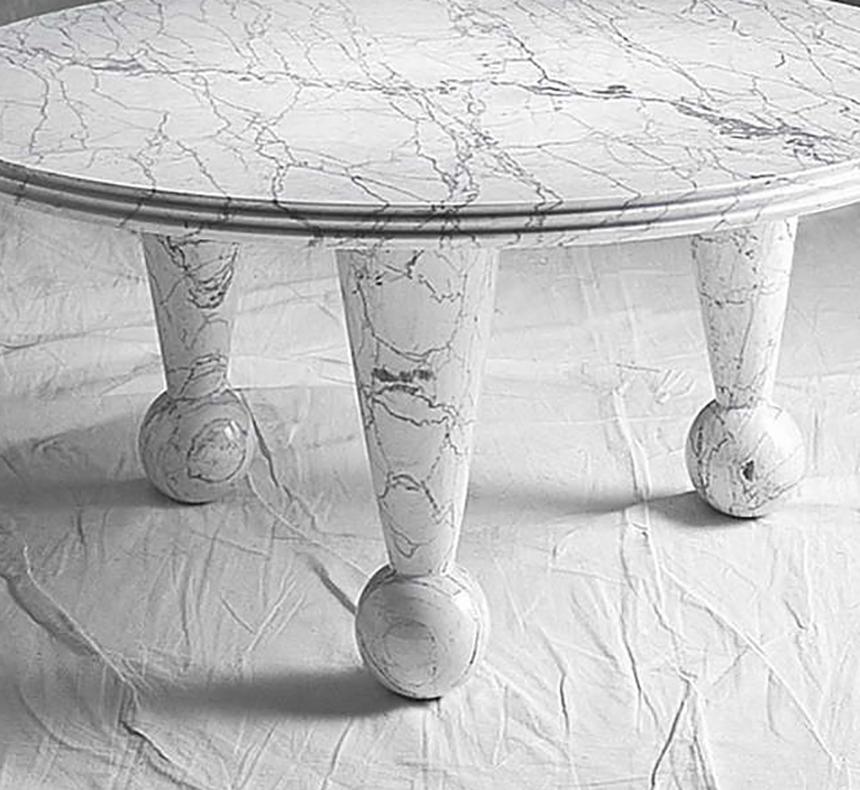 Nom : TANGO
Table en marbre conçue par A.Nannetti
Taille : Diamètre Cm 80 x hauteur 34
MATERIAL : Bianco Carrara - nero marquina.
 