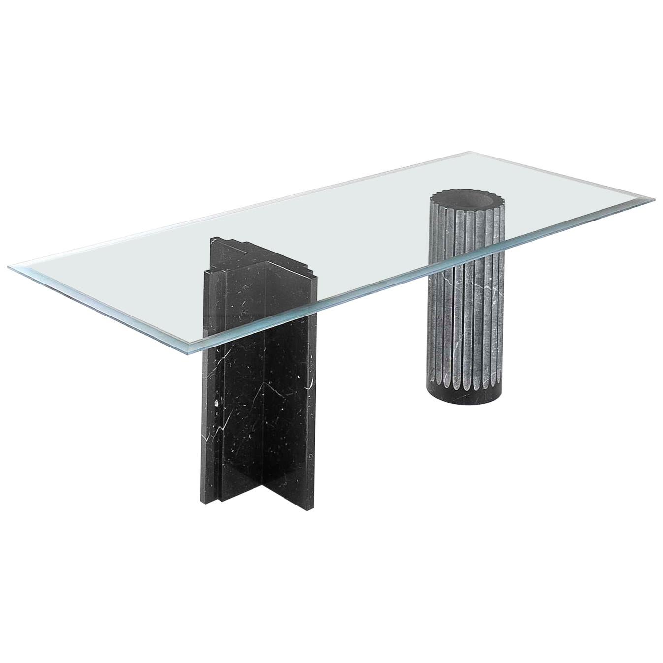 21e siècle par Arch.Natalini table ANTIQUARIA avec bases en marbre et plateau en cristal