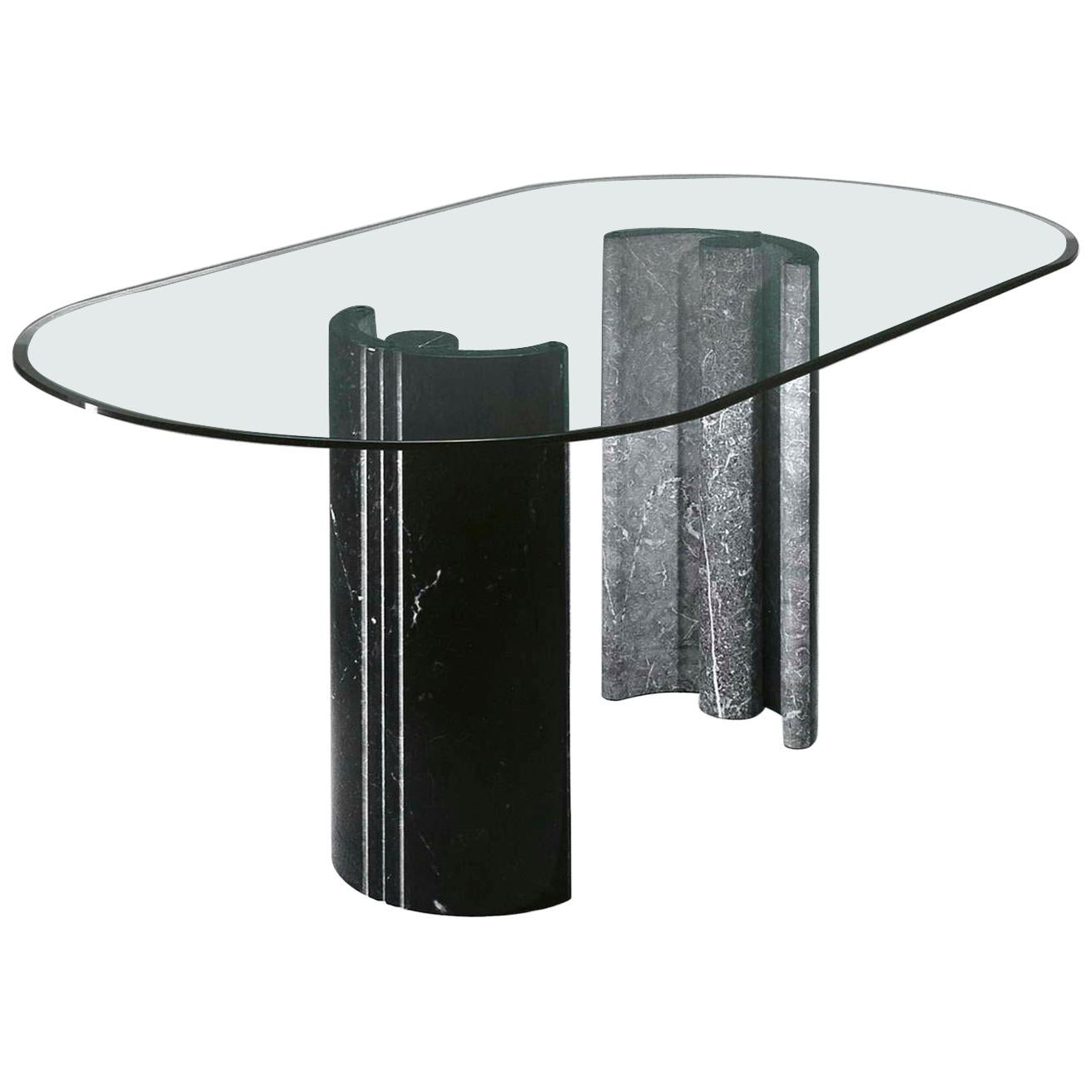 21. Jahrhundert von Arch.K.Hacke „HACKE o“ Tisch mit Marmorsockeln und Kristallplatte