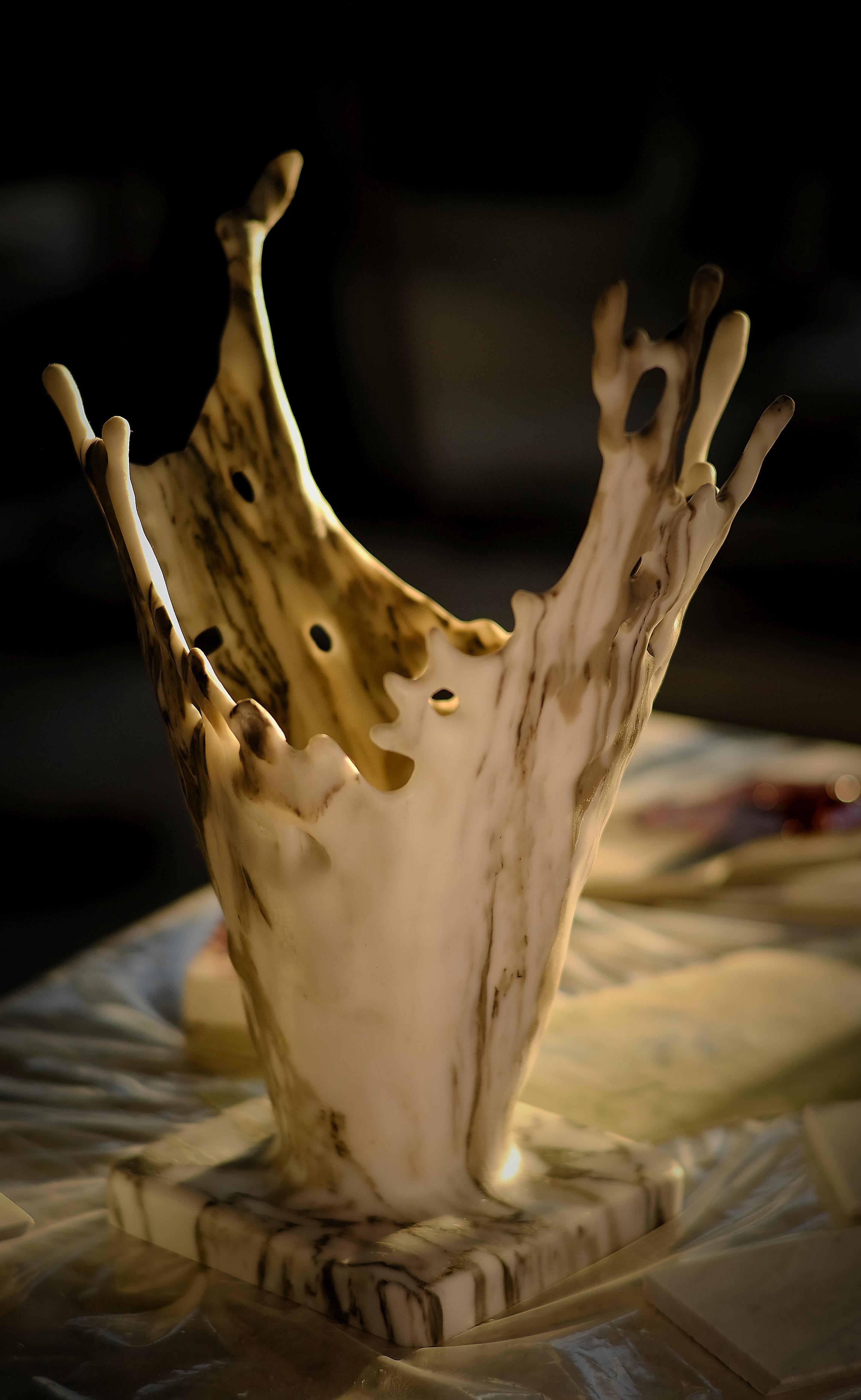 Italiano Vaso in marmo con scultura 