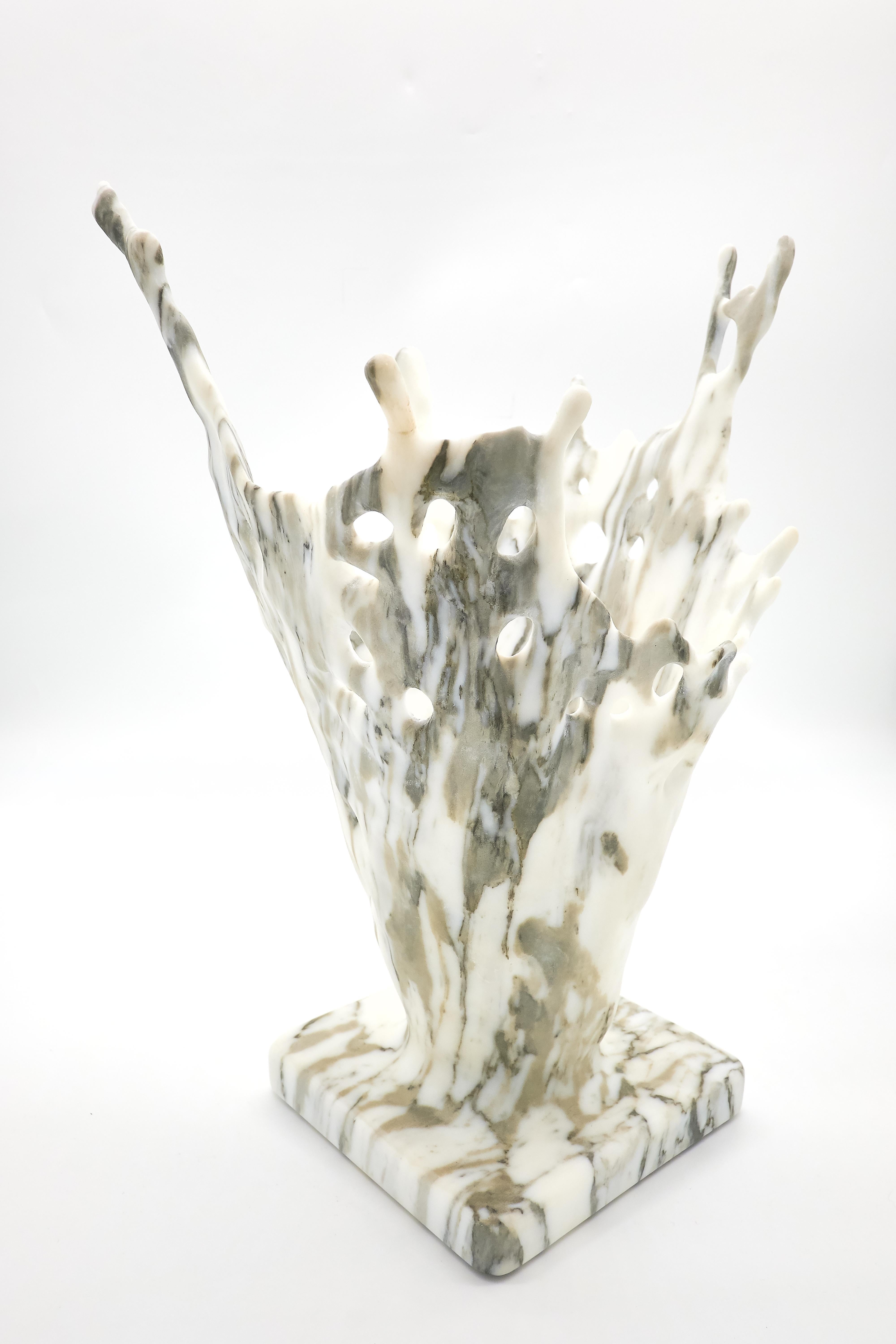 Marmo Vaso in marmo con scultura 