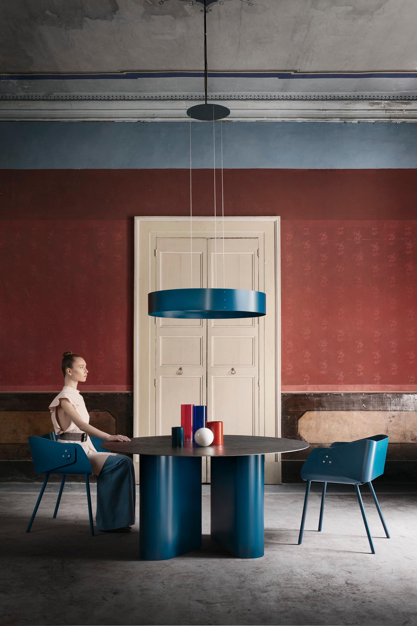 italien 21st Century by Ce Studio Table à manger en acier finition artisanale sur mesure en vente