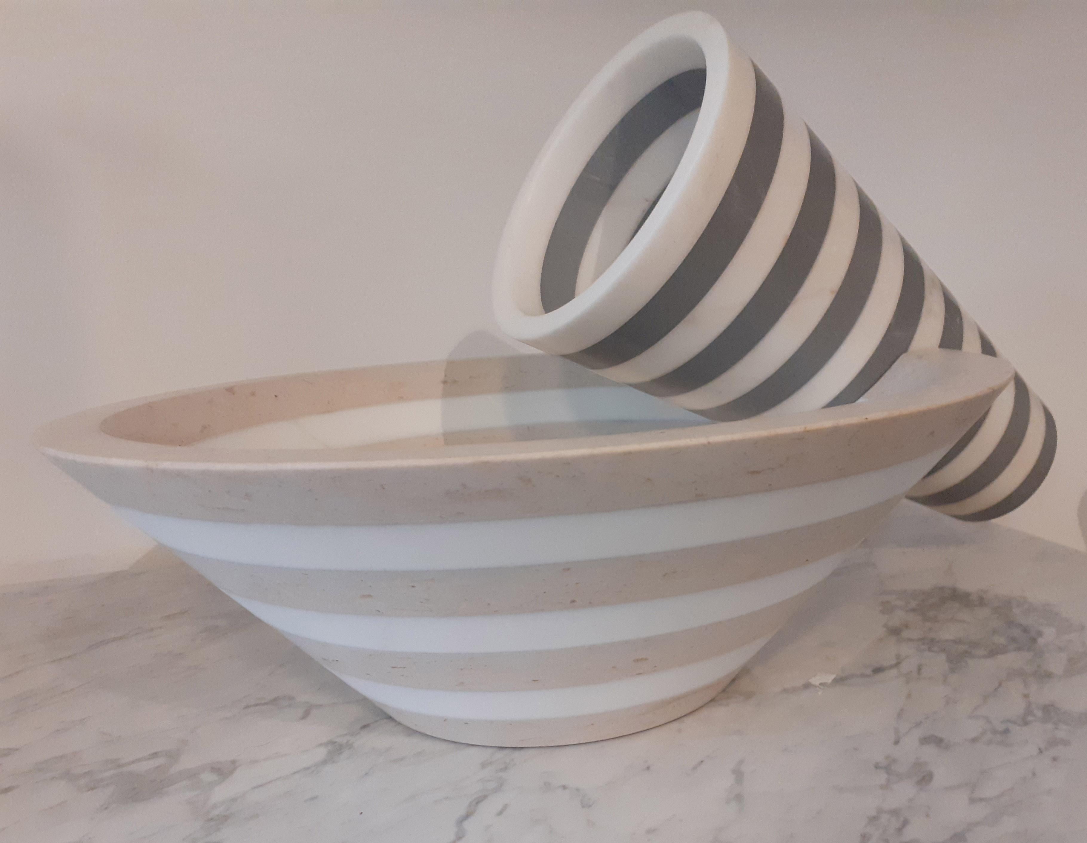 Marble vase in white statuario 